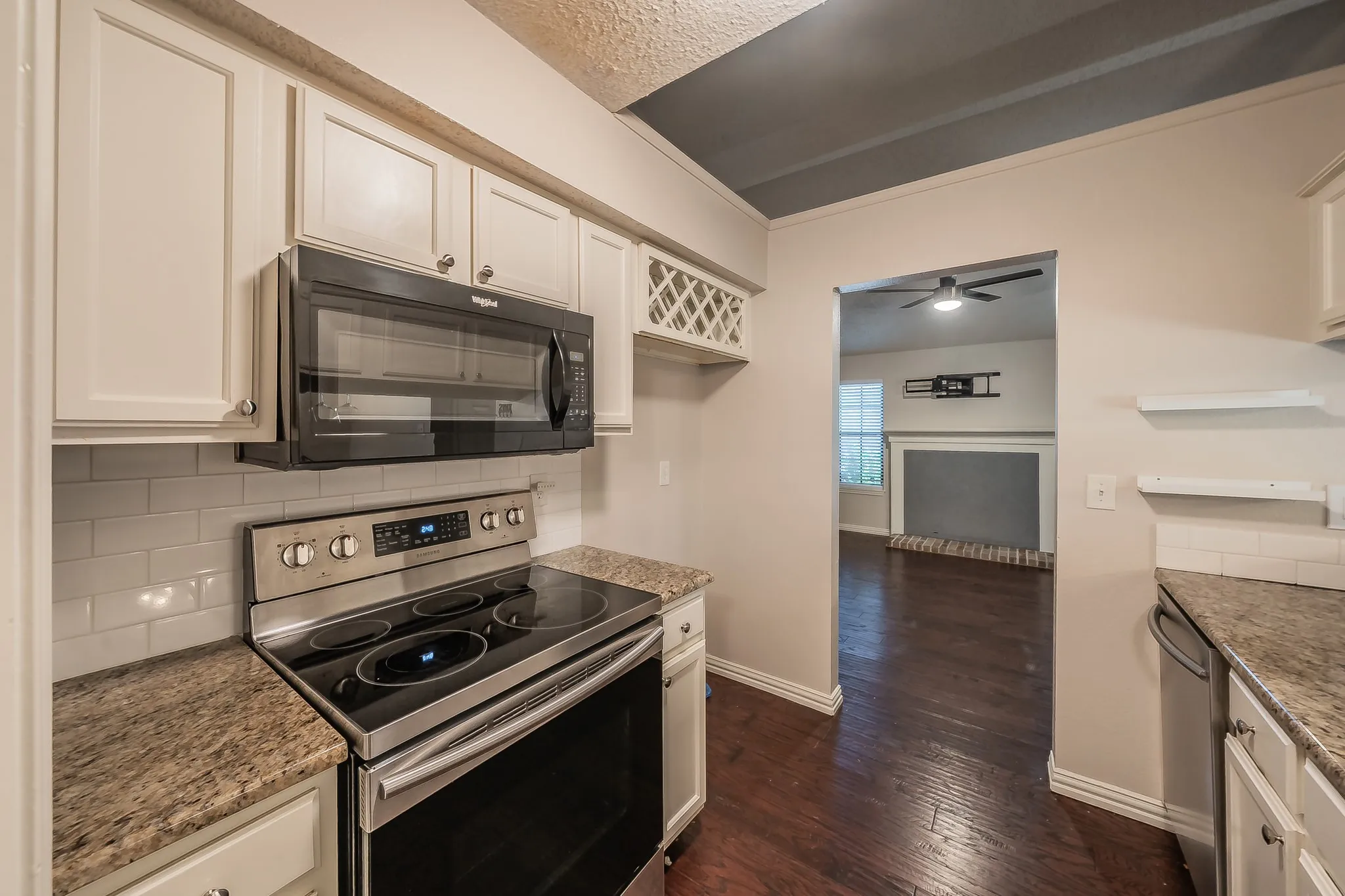 Duplex For Rent in Tarrant County , 6402 Valleybrooke Court, Arlington, Texas 76001, 3 Bedroom, 2 Bathroom, Garage spaces, 1,243 Sqft, built in 1987, mls#21302687, Real Estate Agent in Arlington, Homes For Rent in Tarrant county, Homes For Rent in Arlington, Realtor in Arlington Texas, Real Estate Brokerage Independent Realty Texas, Luminita Cordes Realtor