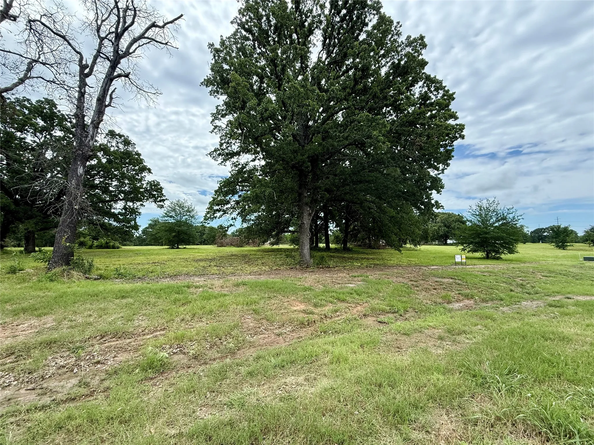 Unimproved Land For Sale in Fannin County , 430 Shoreline Drive, Dodd City, Texas 75438, 0, 0, Garage spaces, 0 Sqft, built in 0, Price $249,999, mls#21300639, Real Estate Agent in Dodd City, Homes For Sale in Fannin county, Homes For Sale in Dodd City, Realtor in Dodd City Texas, Real Estate Brokerage Independent Realty Texas, Luminita Cordes Realtor