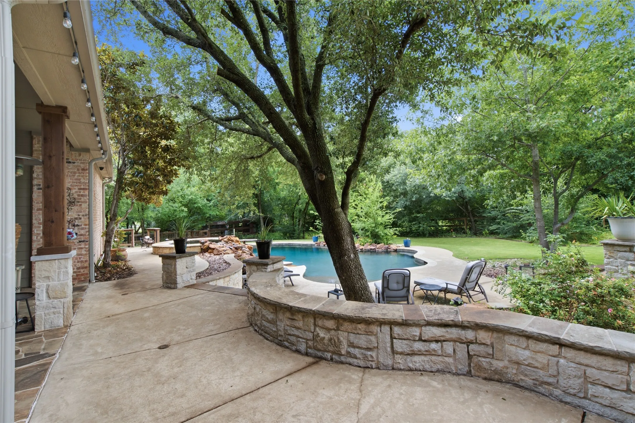 Single Family Residence For Sale in Denton County , 8229 Steeplechase Circle, Argyle, Texas 76226, 6 Bedroom, 4 Bathroom, 3 Garage spaces, 3,970 Sqft, built in 1999, mls#21302746, Real Estate Agent in Argyle, Homes For Sale in Denton county, Homes For Sale in Argyle, Realtor in Argyle Texas, Real Estate Brokerage Independent Realty Texas, Luminita Cordes Realtor