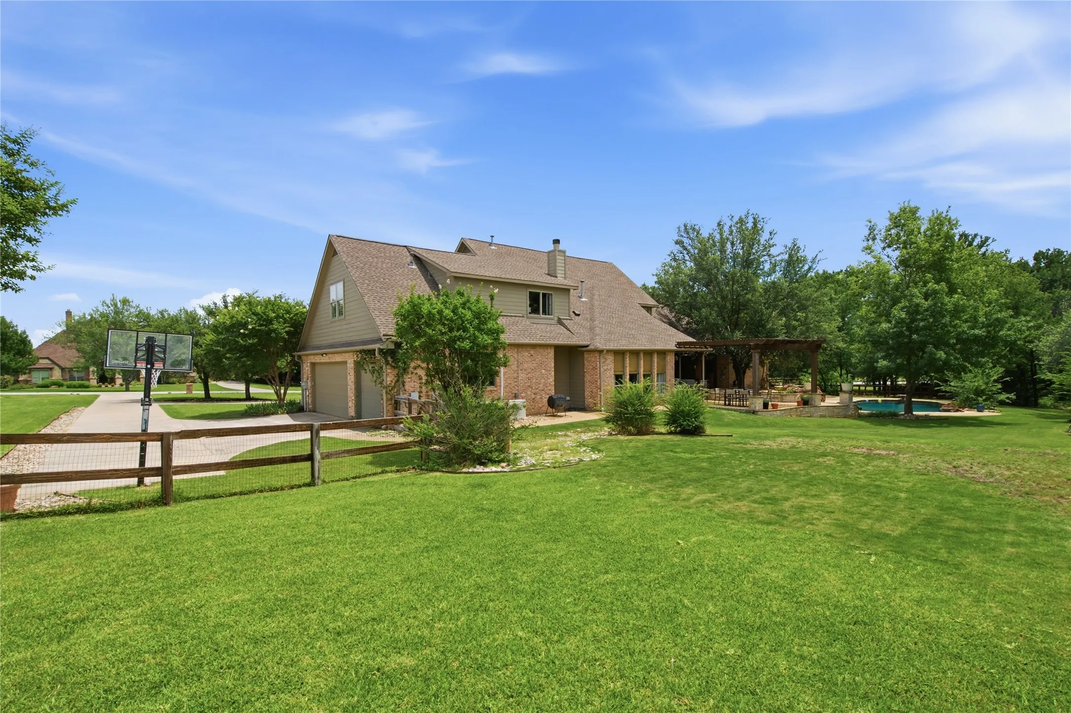 Single Family Residence For Sale in Denton County , 8229 Steeplechase Circle, Argyle, Texas 76226, 6 Bedroom, 4 Bathroom, 3 Garage spaces, 3,970 Sqft, built in 1999, mls#21302746, Real Estate Agent in Argyle, Homes For Sale in Denton county, Homes For Sale in Argyle, Realtor in Argyle Texas, Real Estate Brokerage Independent Realty Texas, Luminita Cordes Realtor