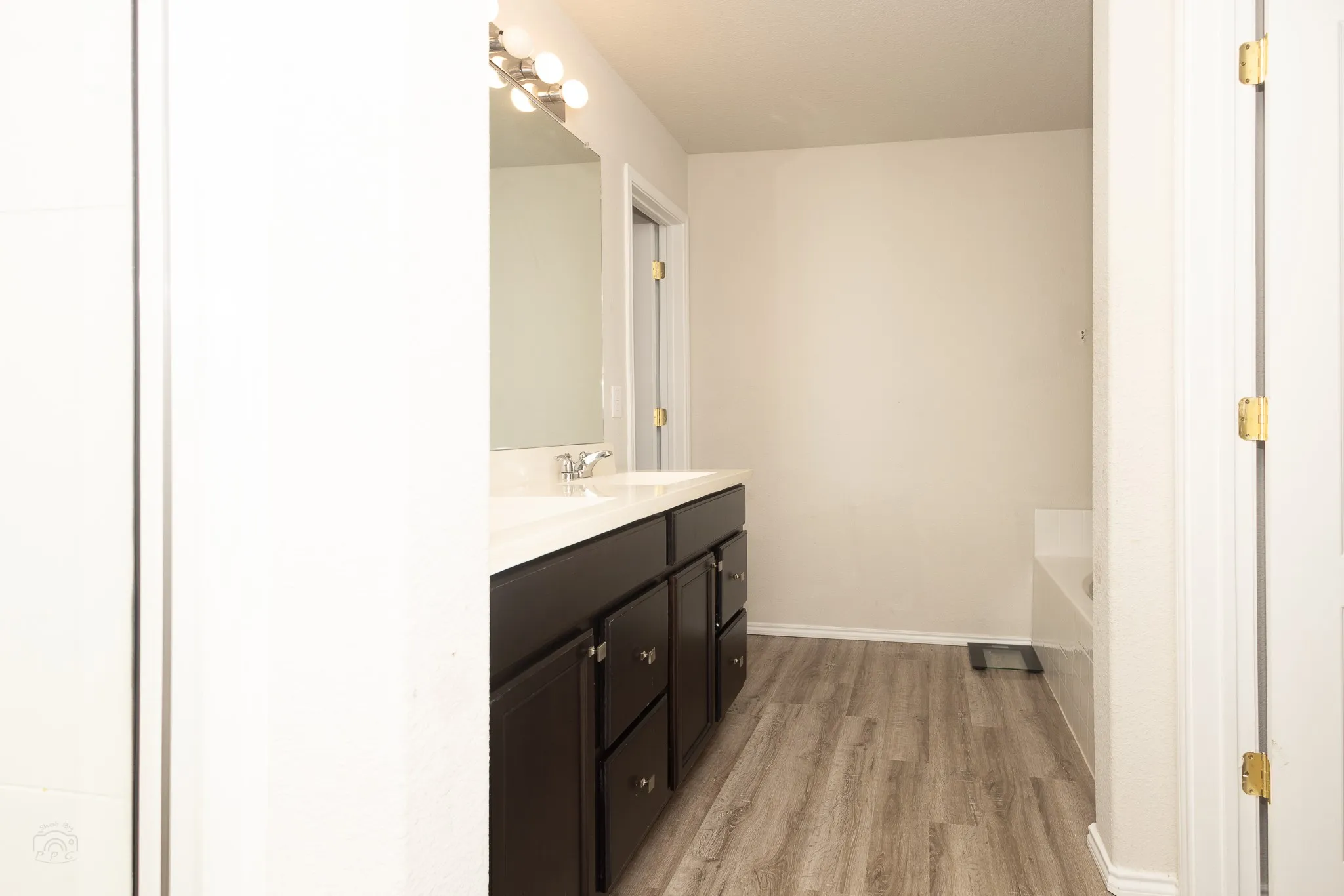 Single Family Residence For Sale in Tarrant County , 6249 Topsail Drive, Fort Worth, Texas 76179, 3 Bedroom, 2 Bathroom, 2 Garage spaces, 1,949 Sqft, built in 2017, mls#21295610, Real Estate Agent in Fort Worth, Homes For Sale in Tarrant county, Homes For Sale in Fort Worth, Realtor in Fort Worth Texas, Real Estate Brokerage Independent Realty Texas, Luminita Cordes Realtor