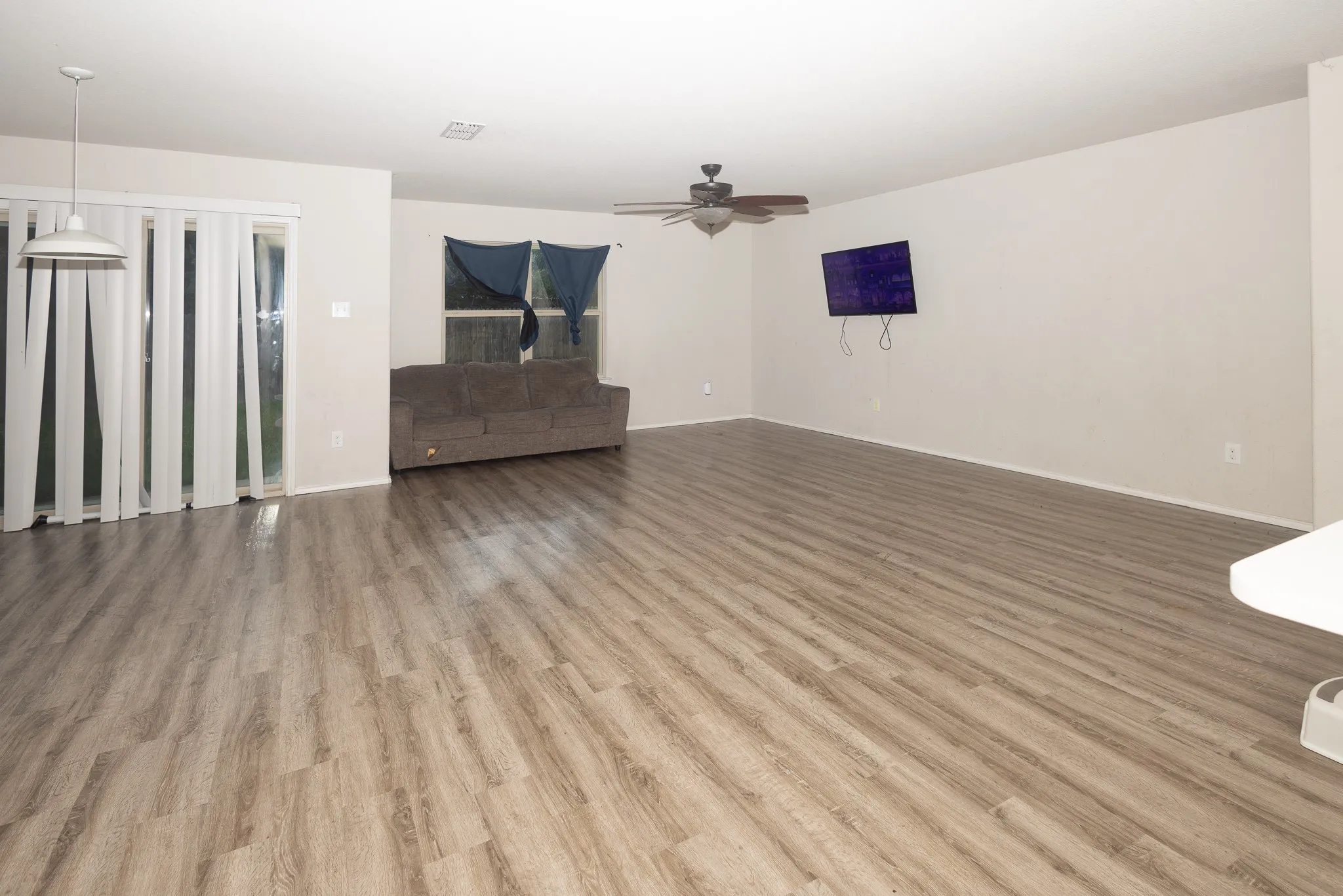 Single Family Residence For Sale in Tarrant County , 6249 Topsail Drive, Fort Worth, Texas 76179, 3 Bedroom, 2 Bathroom, 2 Garage spaces, 1,949 Sqft, built in 2017, mls#21295610, Real Estate Agent in Fort Worth, Homes For Sale in Tarrant county, Homes For Sale in Fort Worth, Realtor in Fort Worth Texas, Real Estate Brokerage Independent Realty Texas, Luminita Cordes Realtor