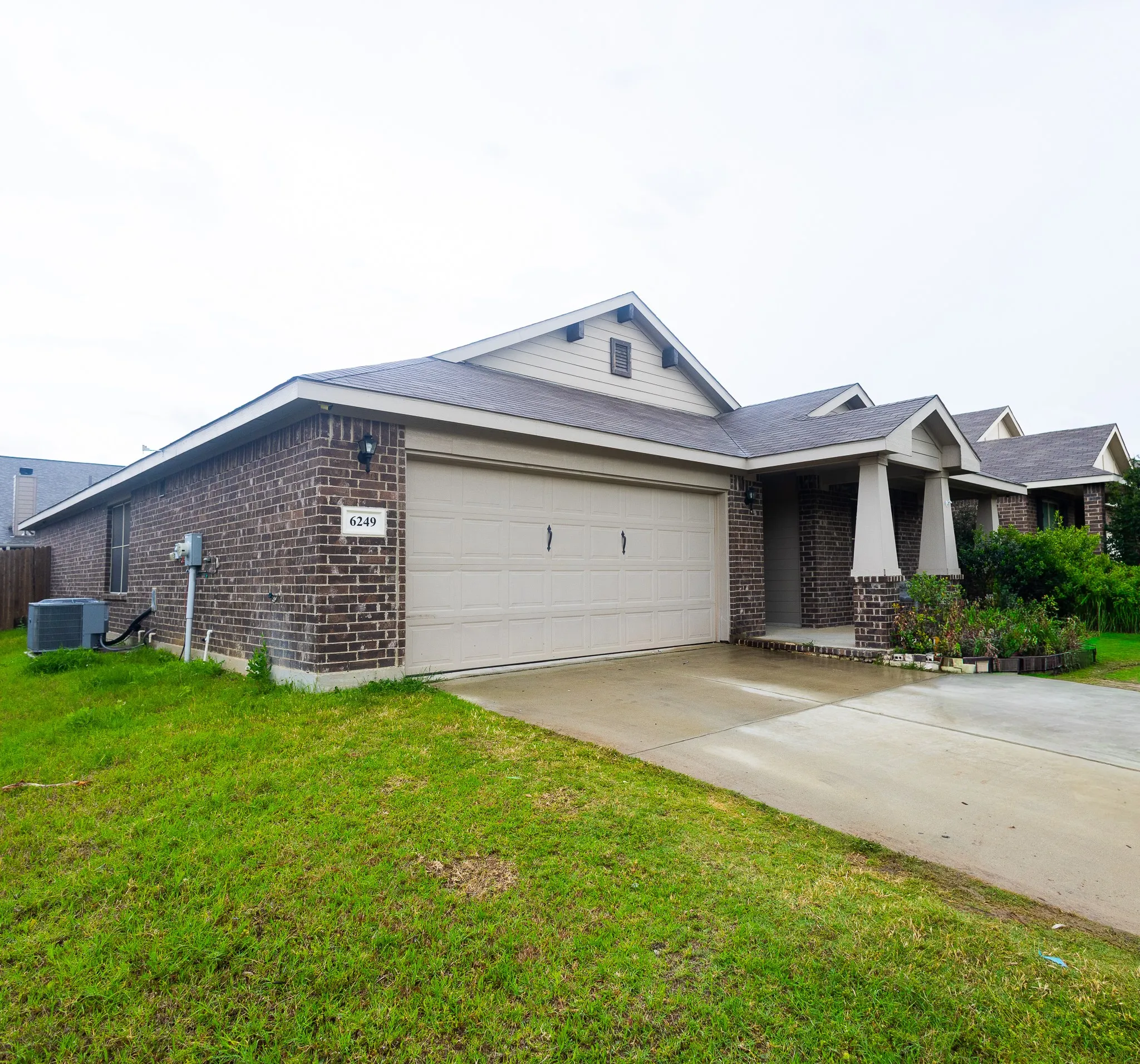 Single Family Residence For Sale in Tarrant County , 6249 Topsail Drive, Fort Worth, Texas 76179, 3 Bedroom, 2 Bathroom, 2 Garage spaces, 1,949 Sqft, built in 2017, mls#21295610, Real Estate Agent in Fort Worth, Homes For Sale in Tarrant county, Homes For Sale in Fort Worth, Realtor in Fort Worth Texas, Real Estate Brokerage Independent Realty Texas, Luminita Cordes Realtor