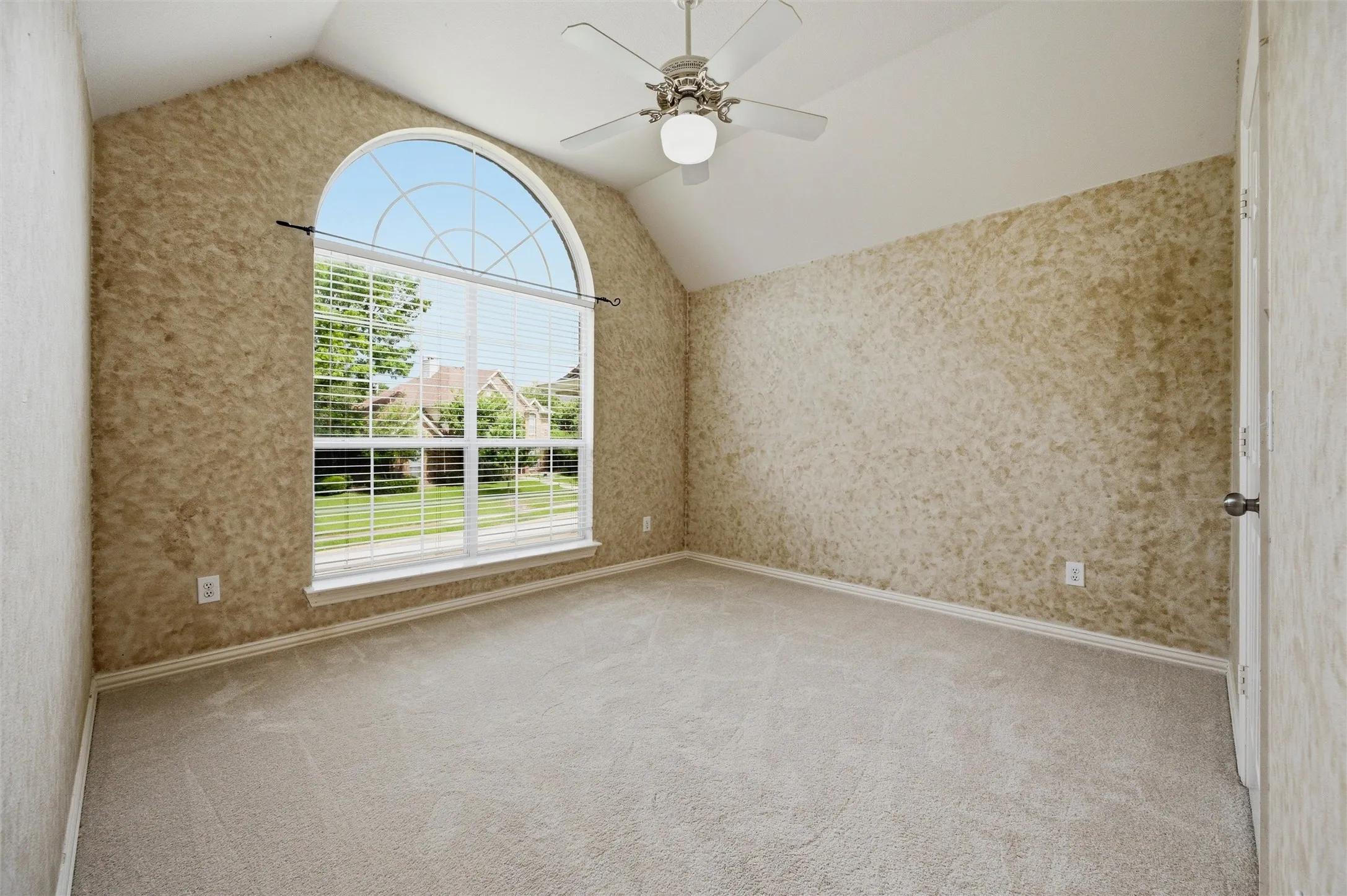 2nd floor large bedroom with walk in closet plus full bath on hallway.