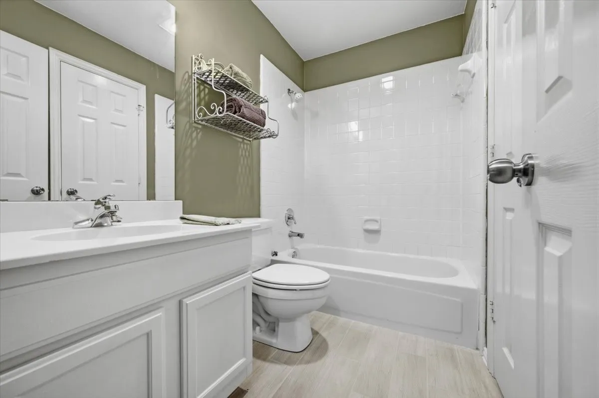 2ND FLOOR BATHROOM WITH NEW TILE FLOORING  - SHARED BY AJACENT BEDROOM AND GAME ROOM
TWO FULL BATHS ON THE 2ND FLOOR