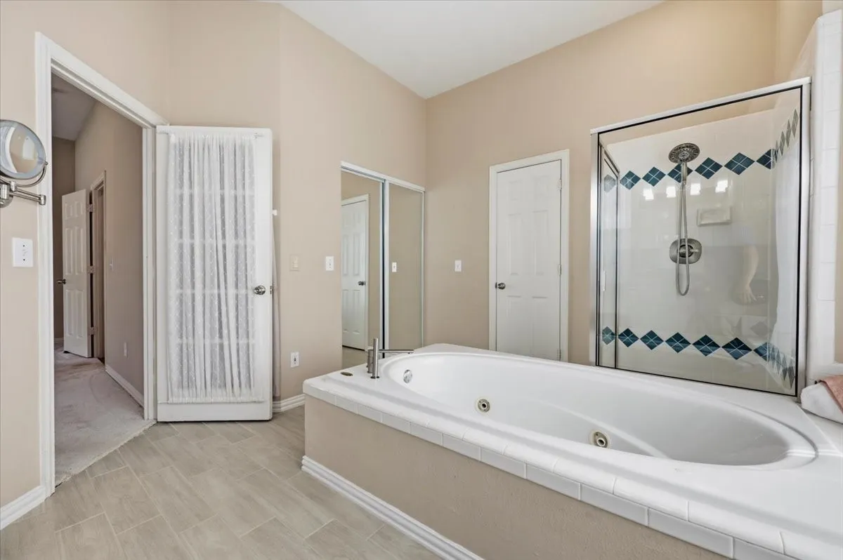 DOOR TO MASTER BEDROOM - SLIDING GLASS DOORS TO HUGE CLOSET - DOOR TO THE COMODE ROOM - NEE TILE FLOORING