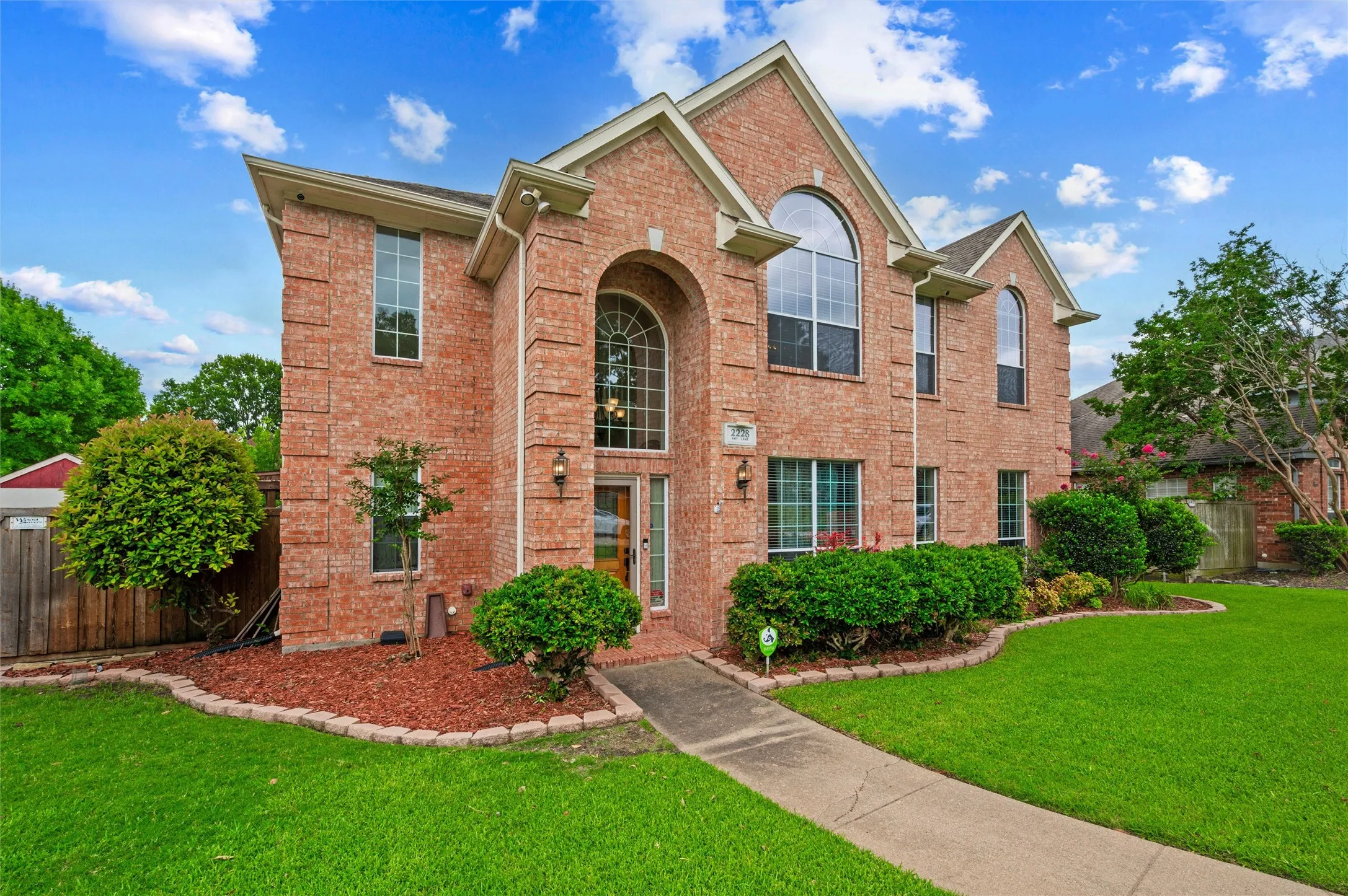 4 Bedroom  3.5 Baths Pool/Spa Outdoor Kitchen