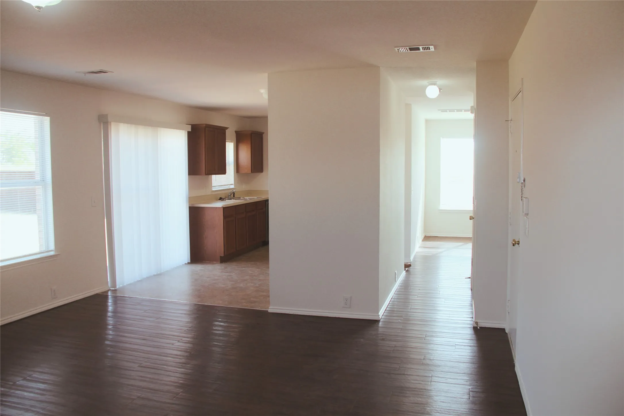 Single Family Residence For Rent in Tarrant County , 1825 Crested Butte Drive, Fort Worth, Texas 76131, 4 Bedroom, 3 Bathroom, 2 Garage spaces, 2,075 Sqft, built in 2004, mls#21302050, Real Estate Agent in Fort Worth, Homes For Rent in Tarrant county, Homes For Rent in Fort Worth, Realtor in Fort Worth Texas, Real Estate Brokerage Independent Realty Texas, Luminita Cordes Realtor