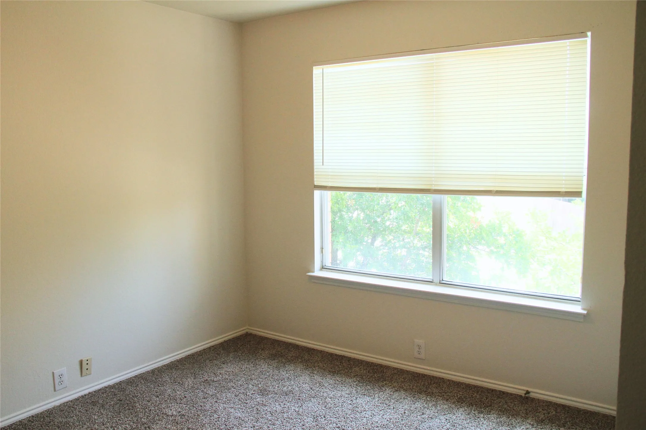 Single Family Residence For Rent in Tarrant County , 1825 Crested Butte Drive, Fort Worth, Texas 76131, 4 Bedroom, 3 Bathroom, 2 Garage spaces, 2,075 Sqft, built in 2004, mls#21302050, Real Estate Agent in Fort Worth, Homes For Rent in Tarrant county, Homes For Rent in Fort Worth, Realtor in Fort Worth Texas, Real Estate Brokerage Independent Realty Texas, Luminita Cordes Realtor