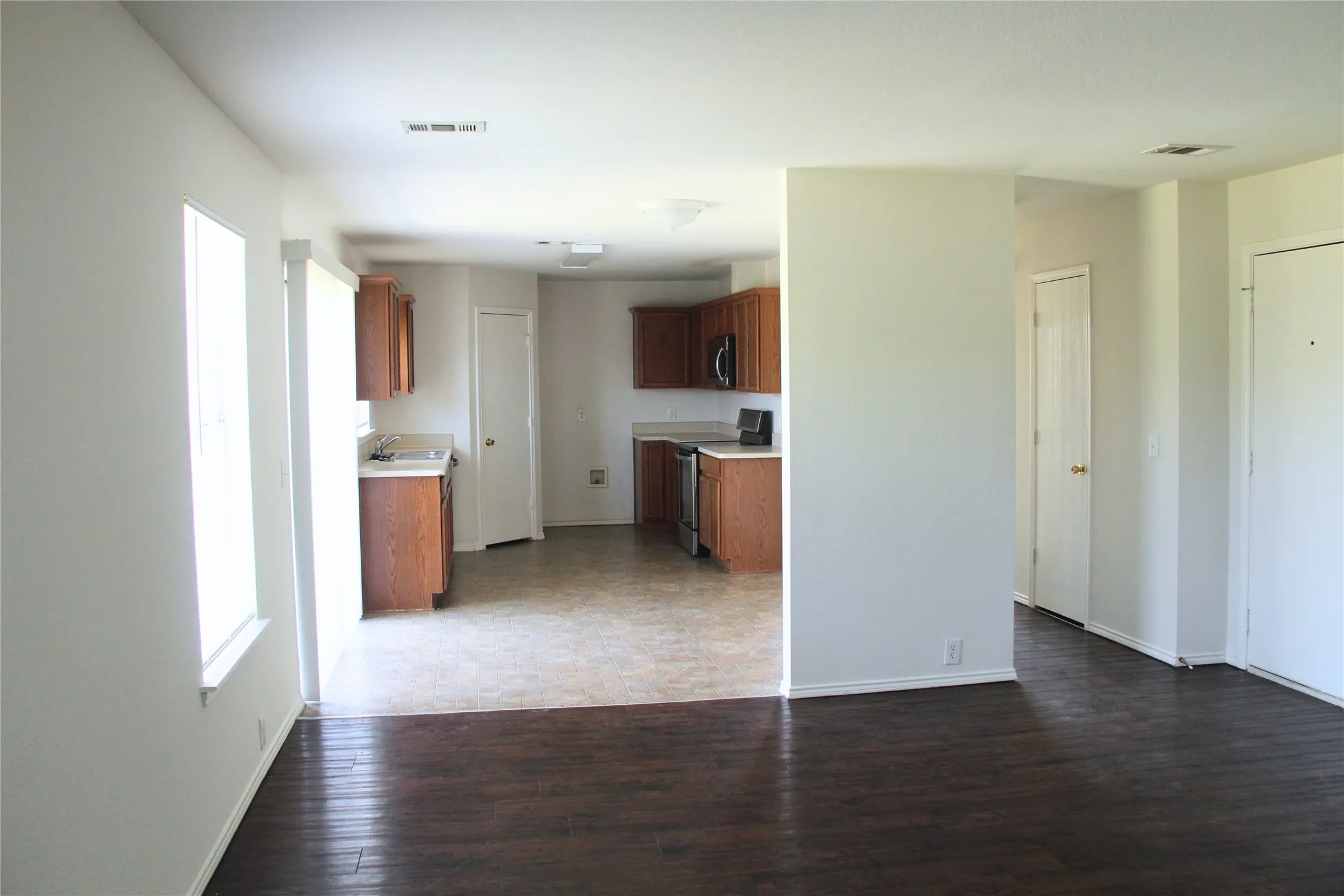 Single Family Residence For Rent in Tarrant County , 1825 Crested Butte Drive, Fort Worth, Texas 76131, 4 Bedroom, 3 Bathroom, 2 Garage spaces, 2,075 Sqft, built in 2004, mls#21302050, Real Estate Agent in Fort Worth, Homes For Rent in Tarrant county, Homes For Rent in Fort Worth, Realtor in Fort Worth Texas, Real Estate Brokerage Independent Realty Texas, Luminita Cordes Realtor