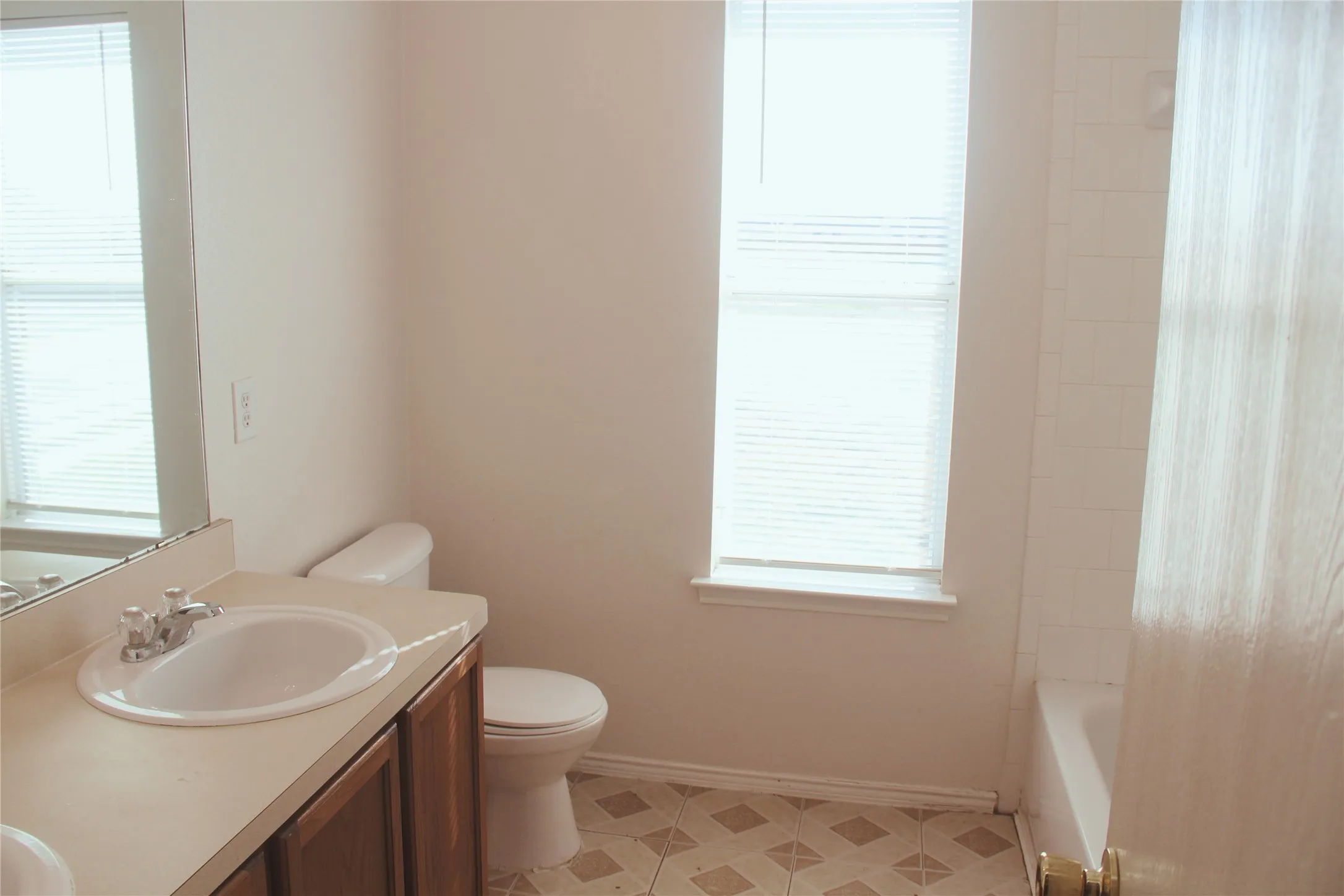 Single Family Residence For Rent in Tarrant County , 1825 Crested Butte Drive, Fort Worth, Texas 76131, 4 Bedroom, 3 Bathroom, 2 Garage spaces, 2,075 Sqft, built in 2004, mls#21302050, Real Estate Agent in Fort Worth, Homes For Rent in Tarrant county, Homes For Rent in Fort Worth, Realtor in Fort Worth Texas, Real Estate Brokerage Independent Realty Texas, Luminita Cordes Realtor