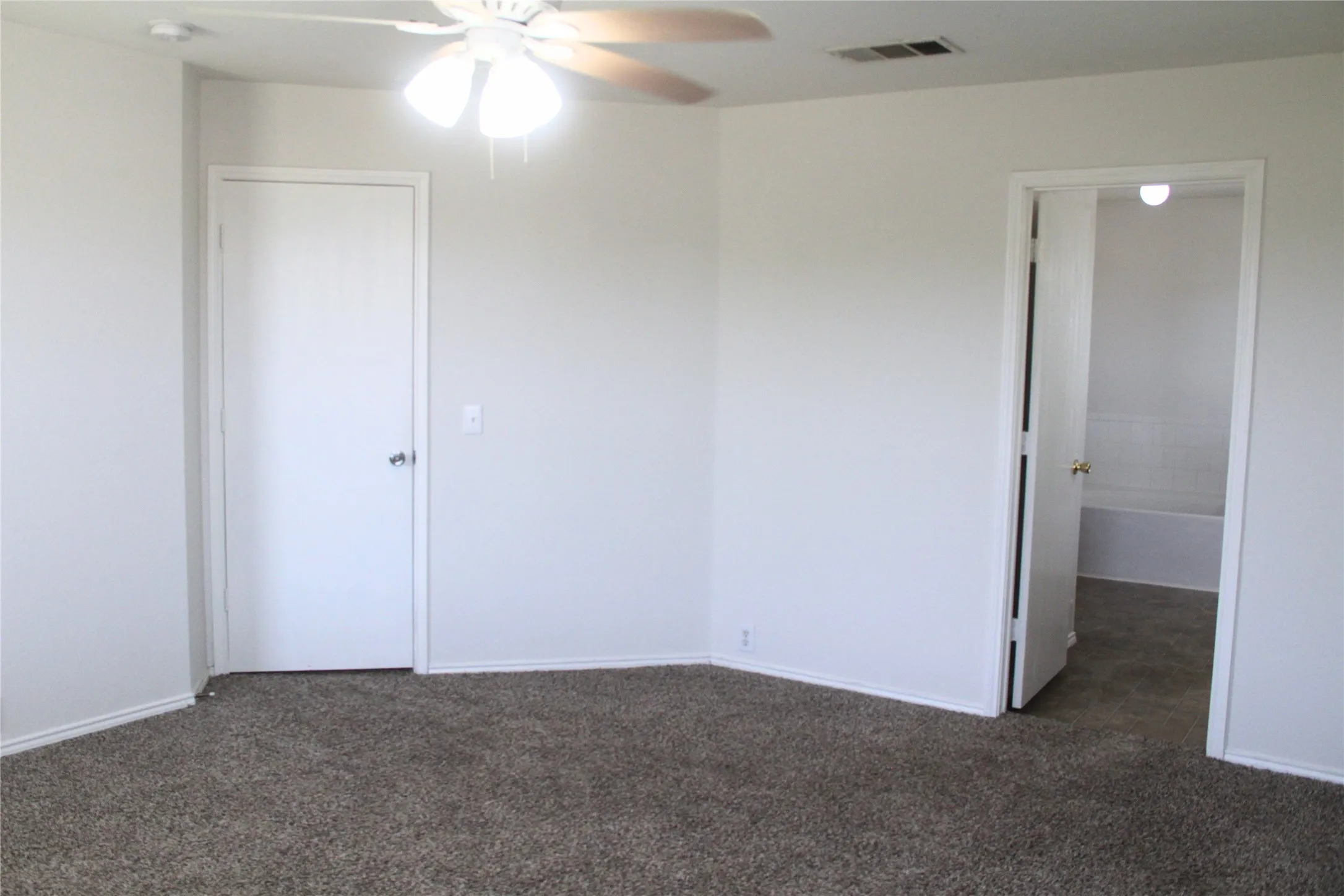 Single Family Residence For Rent in Tarrant County , 1825 Crested Butte Drive, Fort Worth, Texas 76131, 4 Bedroom, 3 Bathroom, 2 Garage spaces, 2,075 Sqft, built in 2004, mls#21302050, Real Estate Agent in Fort Worth, Homes For Rent in Tarrant county, Homes For Rent in Fort Worth, Realtor in Fort Worth Texas, Real Estate Brokerage Independent Realty Texas, Luminita Cordes Realtor