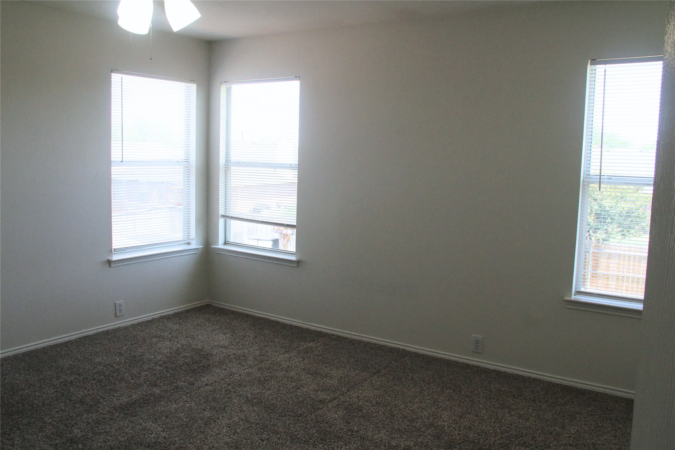 Single Family Residence For Rent in Tarrant County , 1825 Crested Butte Drive, Fort Worth, Texas 76131, 4 Bedroom, 3 Bathroom, 2 Garage spaces, 2,075 Sqft, built in 2004, mls#21302050, Real Estate Agent in Fort Worth, Homes For Rent in Tarrant county, Homes For Rent in Fort Worth, Realtor in Fort Worth Texas, Real Estate Brokerage Independent Realty Texas, Luminita Cordes Realtor
