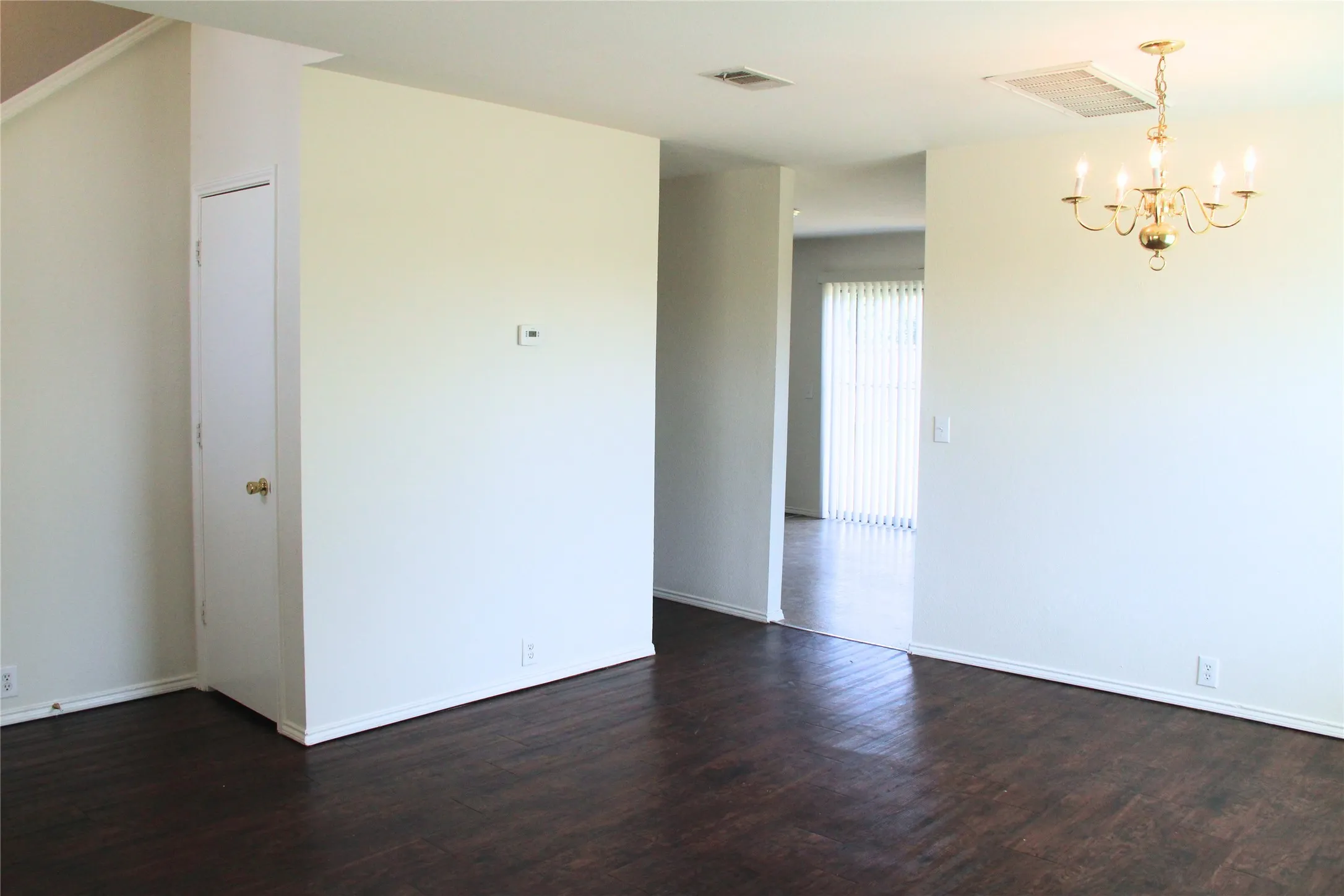 Single Family Residence For Rent in Tarrant County , 1825 Crested Butte Drive, Fort Worth, Texas 76131, 4 Bedroom, 3 Bathroom, 2 Garage spaces, 2,075 Sqft, built in 2004, mls#21302050, Real Estate Agent in Fort Worth, Homes For Rent in Tarrant county, Homes For Rent in Fort Worth, Realtor in Fort Worth Texas, Real Estate Brokerage Independent Realty Texas, Luminita Cordes Realtor