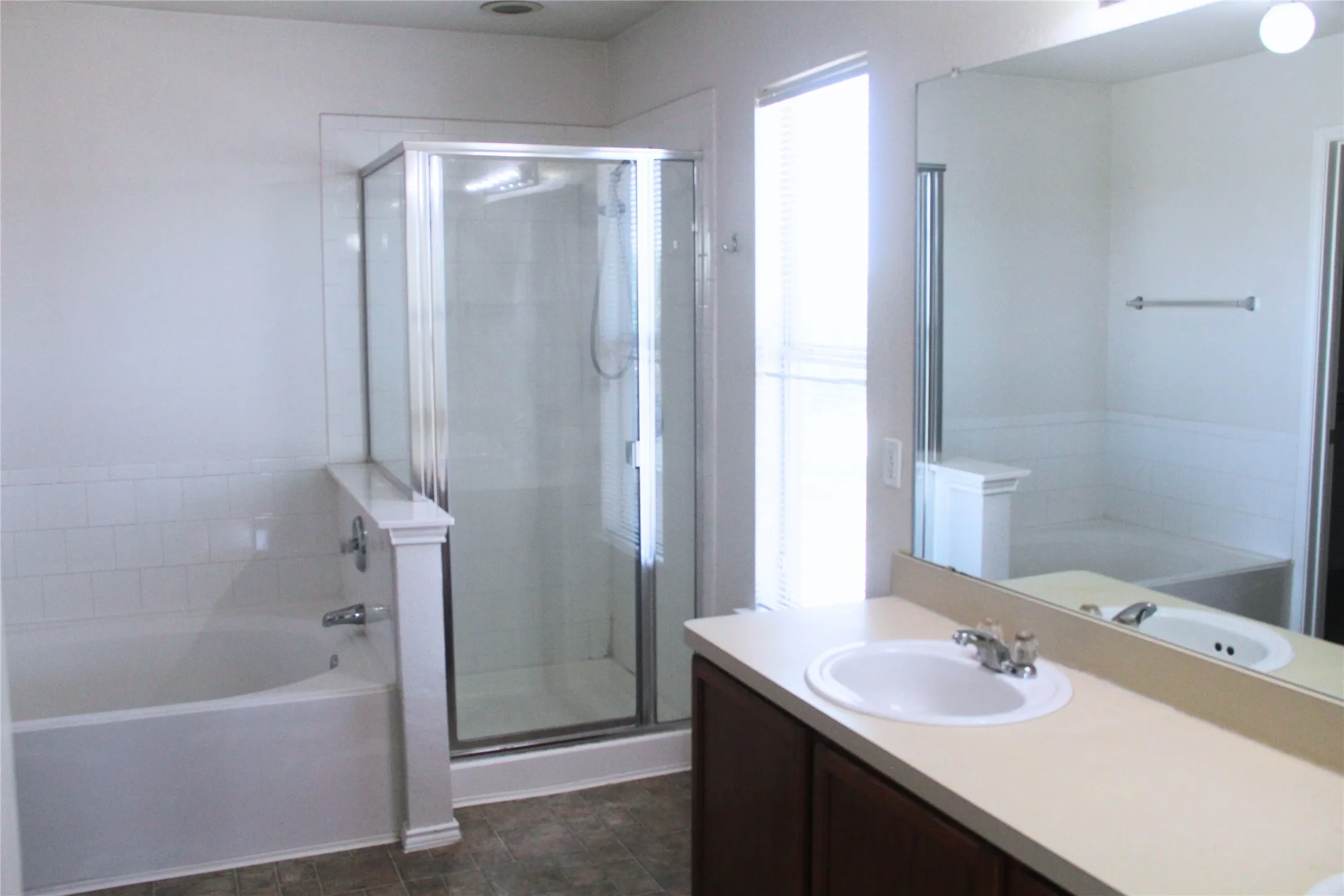 Single Family Residence For Rent in Tarrant County , 1825 Crested Butte Drive, Fort Worth, Texas 76131, 4 Bedroom, 3 Bathroom, 2 Garage spaces, 2,075 Sqft, built in 2004, mls#21302050, Real Estate Agent in Fort Worth, Homes For Rent in Tarrant county, Homes For Rent in Fort Worth, Realtor in Fort Worth Texas, Real Estate Brokerage Independent Realty Texas, Luminita Cordes Realtor