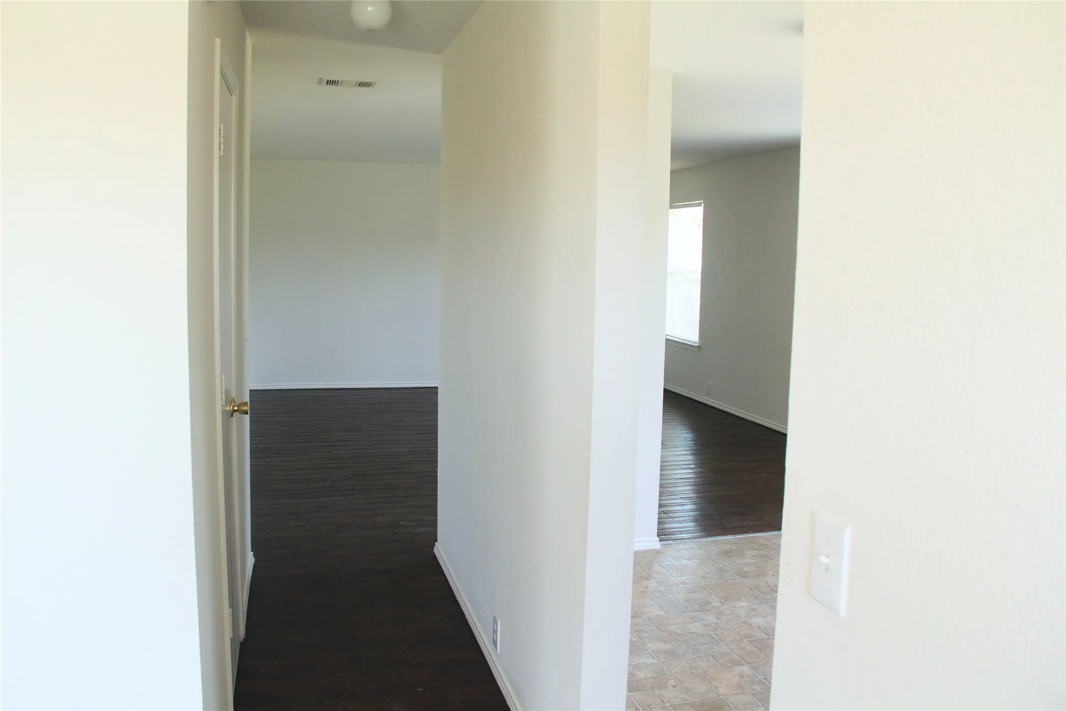 Single Family Residence For Rent in Tarrant County , 1825 Crested Butte Drive, Fort Worth, Texas 76131, 4 Bedroom, 3 Bathroom, 2 Garage spaces, 2,075 Sqft, built in 2004, mls#21302050, Real Estate Agent in Fort Worth, Homes For Rent in Tarrant county, Homes For Rent in Fort Worth, Realtor in Fort Worth Texas, Real Estate Brokerage Independent Realty Texas, Luminita Cordes Realtor