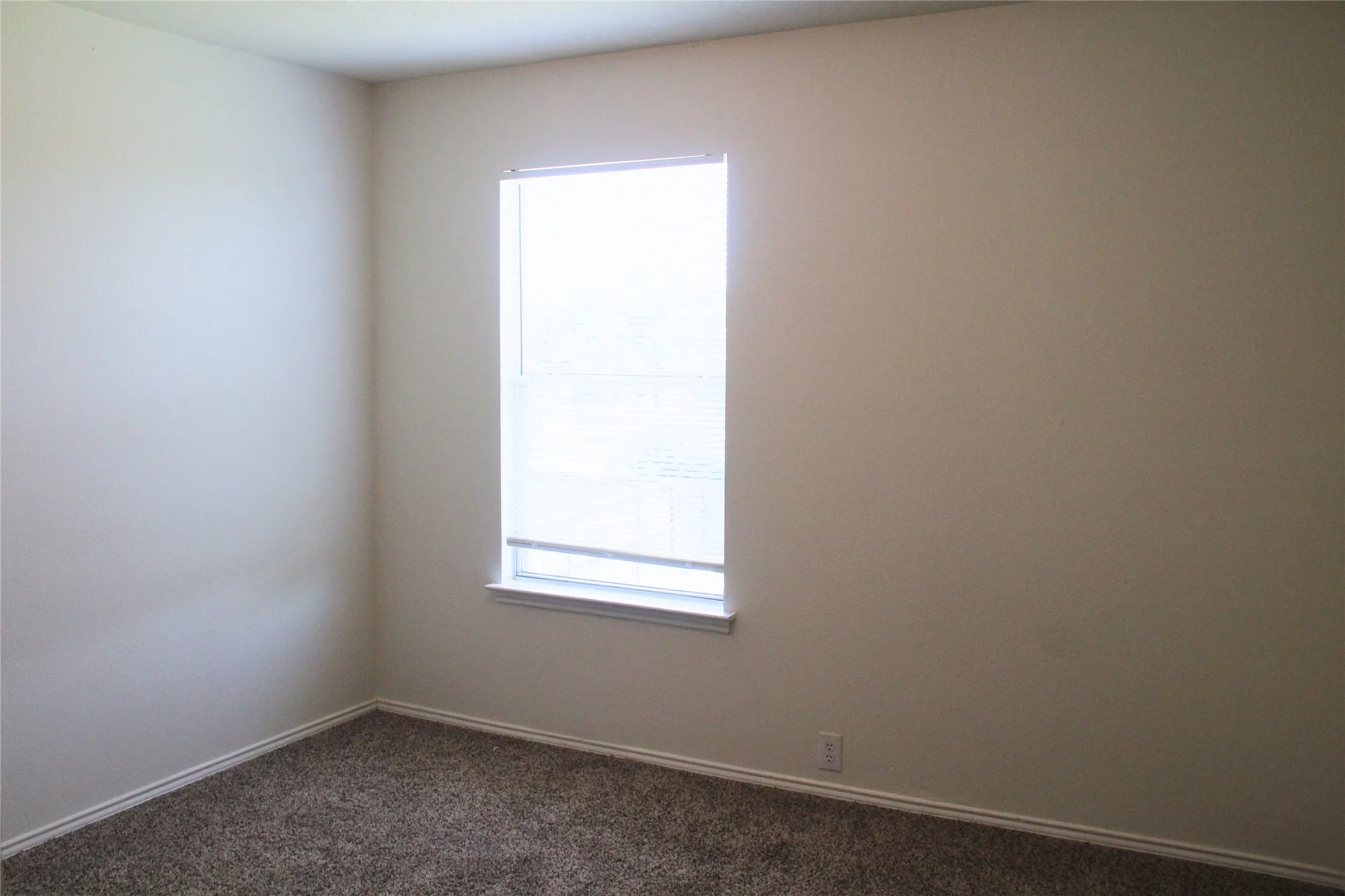 Single Family Residence For Rent in Tarrant County , 1825 Crested Butte Drive, Fort Worth, Texas 76131, 4 Bedroom, 3 Bathroom, 2 Garage spaces, 2,075 Sqft, built in 2004, mls#21302050, Real Estate Agent in Fort Worth, Homes For Rent in Tarrant county, Homes For Rent in Fort Worth, Realtor in Fort Worth Texas, Real Estate Brokerage Independent Realty Texas, Luminita Cordes Realtor
