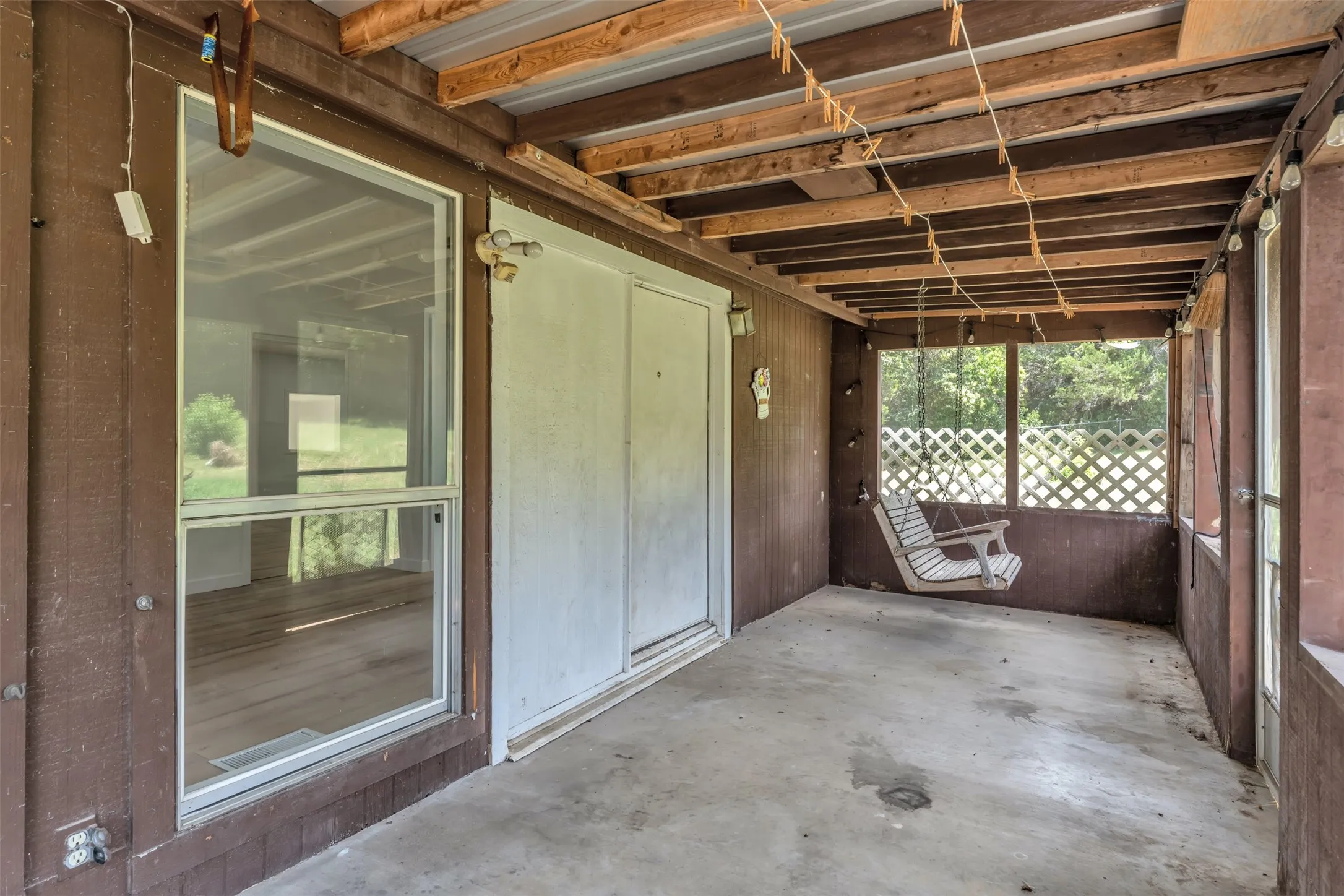 Manufactured Home For Sale in Hill County , 116 Kennedy, Whitney, Texas 76692, 3 Bedroom, 2 Bathroom, Garage spaces, 1,144 Sqft, built in 1968, mls#21302764, Real Estate Agent in Whitney, Homes For Sale in Hill county, Homes For Sale in Whitney, Realtor in Whitney Texas, Real Estate Brokerage Independent Realty Texas, Luminita Cordes Realtor