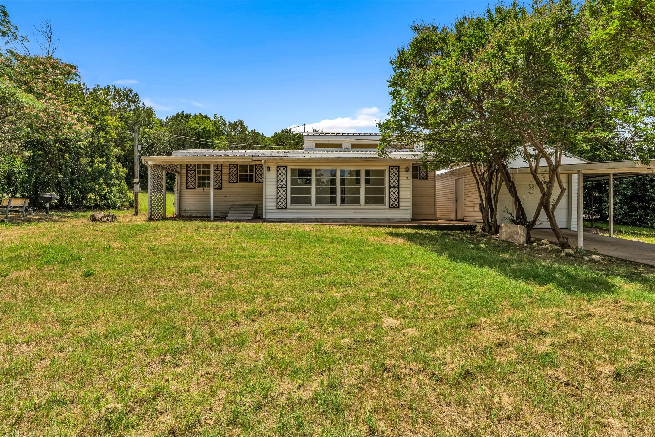 Manufactured Home For Sale in Hill County , 116 Kennedy, Whitney, Texas 76692, 3 Bedroom, 2 Bathroom, Garage spaces, 1,144 Sqft, built in 1968, mls#21302764, Real Estate Agent in Whitney, Homes For Sale in Hill county, Homes For Sale in Whitney, Realtor in Whitney Texas, Real Estate Brokerage Independent Realty Texas, Luminita Cordes Realtor