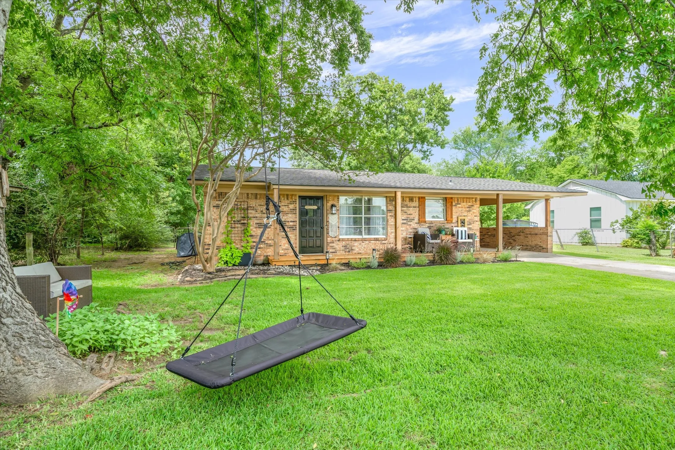 Single Family Residence For Sale in Van Zandt County , 151 W College Street, Canton, Texas 75103, 2 Bedroom, 2 Bathroom, Garage spaces, 1,095 Sqft, built in 1973, mls#21301894, Real Estate Agent in Canton, Homes For Sale in Van Zandt county, Homes For Sale in Canton, Realtor in Canton Texas, Real Estate Brokerage Independent Realty Texas, Luminita Cordes Realtor