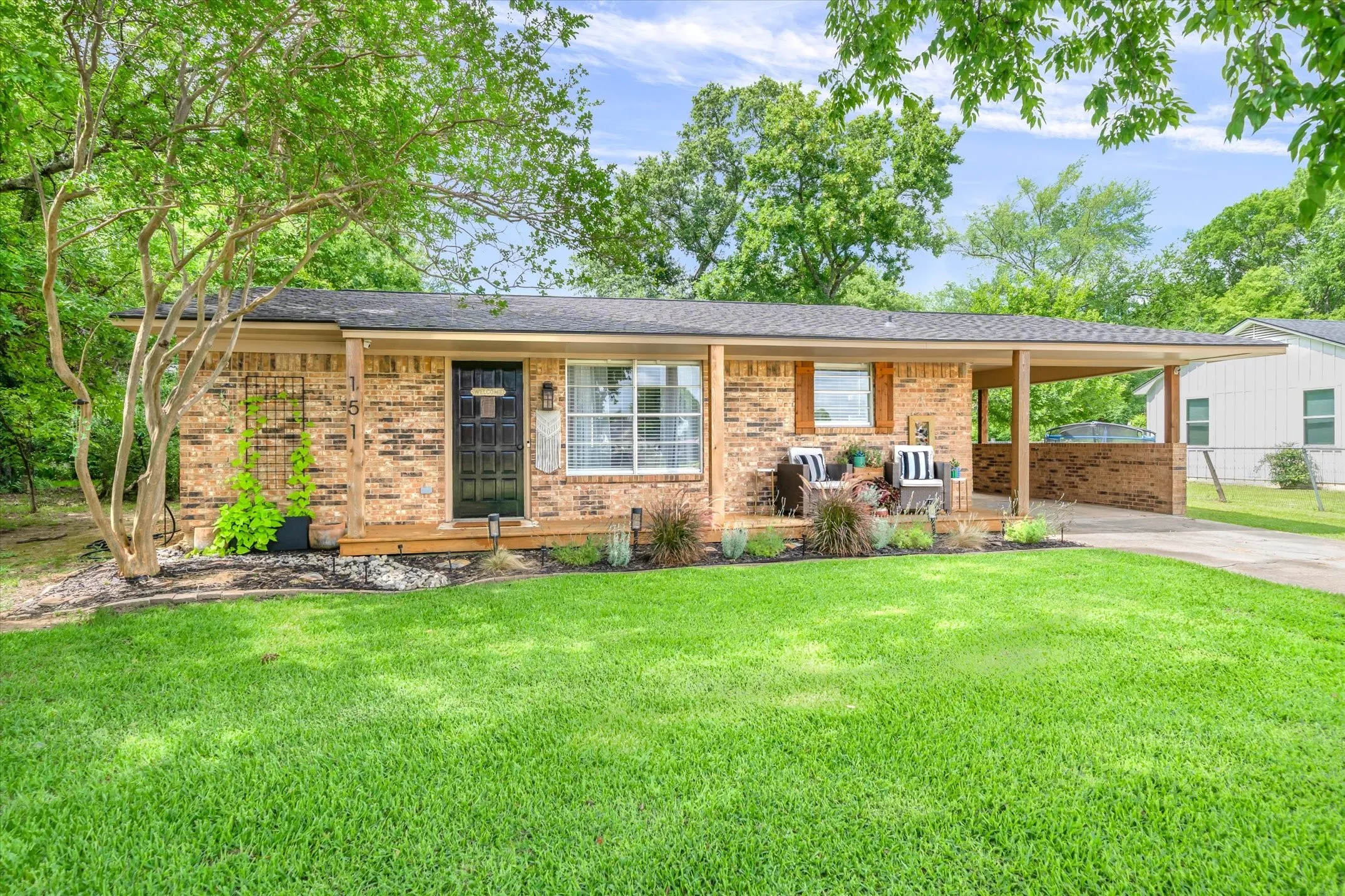 Single Family Residence For Sale in Van Zandt County , 151 W College Street, Canton, Texas 75103, 2 Bedroom, 2 Bathroom, Garage spaces, 1,095 Sqft, built in 1973, mls#21301894, Real Estate Agent in Canton, Homes For Sale in Van Zandt county, Homes For Sale in Canton, Realtor in Canton Texas, Real Estate Brokerage Independent Realty Texas, Luminita Cordes Realtor