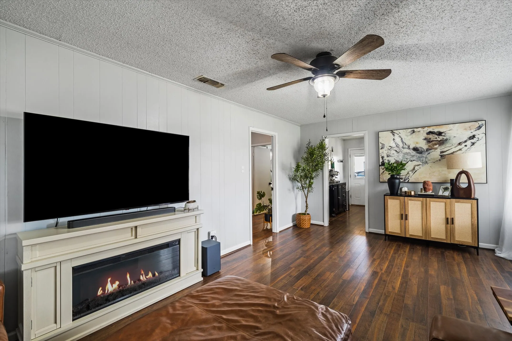 Single Family Residence For Sale in Van Zandt County , 151 W College Street, Canton, Texas 75103, 2 Bedroom, 2 Bathroom, Garage spaces, 1,095 Sqft, built in 1973, mls#21301894, Real Estate Agent in Canton, Homes For Sale in Van Zandt county, Homes For Sale in Canton, Realtor in Canton Texas, Real Estate Brokerage Independent Realty Texas, Luminita Cordes Realtor