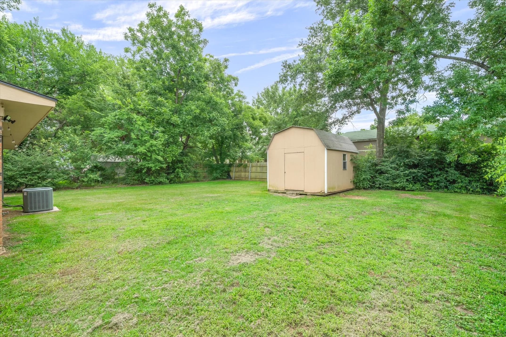 Single Family Residence For Sale in Van Zandt County , 151 W College Street, Canton, Texas 75103, 2 Bedroom, 2 Bathroom, Garage spaces, 1,095 Sqft, built in 1973, mls#21301894, Real Estate Agent in Canton, Homes For Sale in Van Zandt county, Homes For Sale in Canton, Realtor in Canton Texas, Real Estate Brokerage Independent Realty Texas, Luminita Cordes Realtor