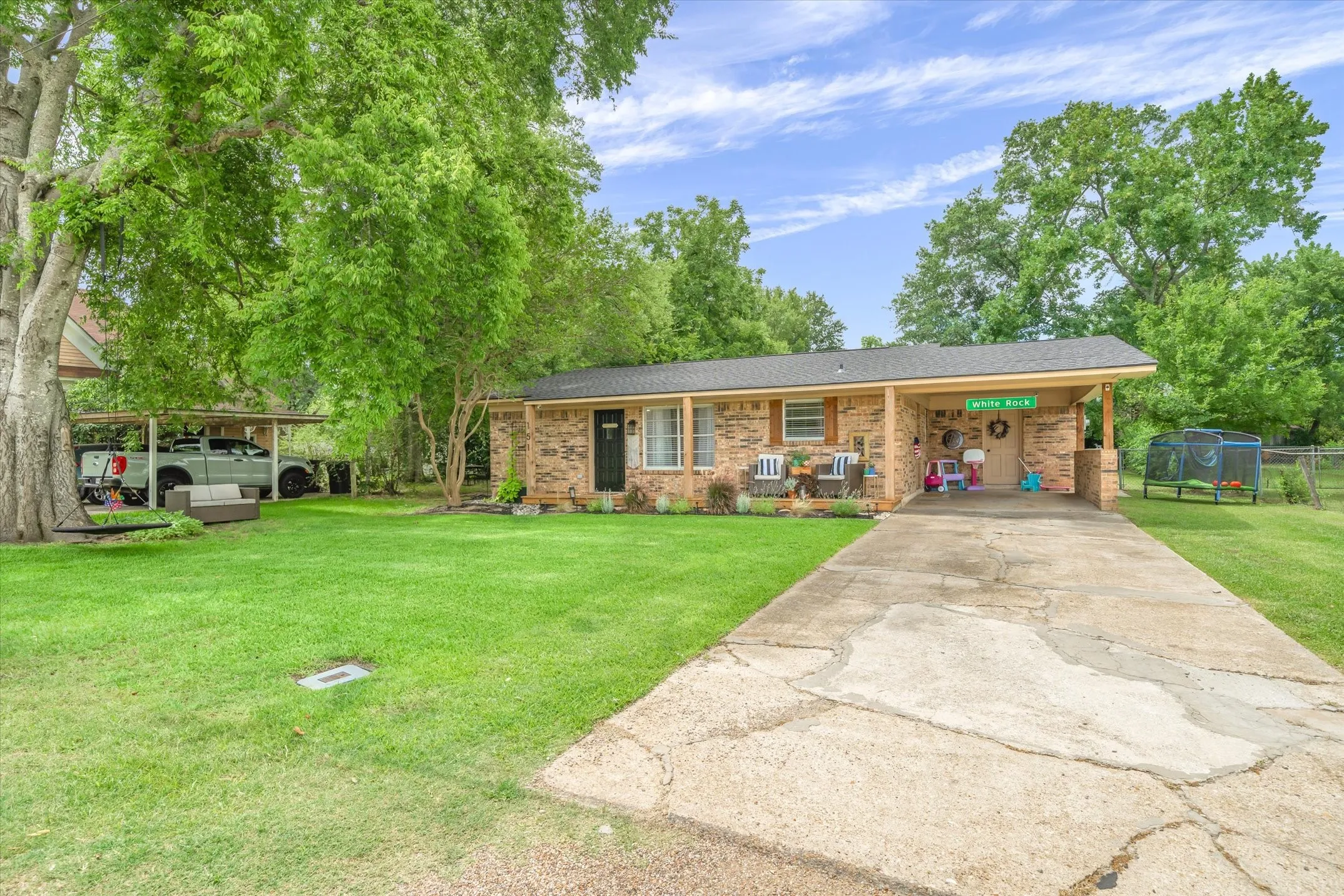 Single Family Residence For Sale in Van Zandt County , 151 W College Street, Canton, Texas 75103, 2 Bedroom, 2 Bathroom, Garage spaces, 1,095 Sqft, built in 1973, mls#21301894, Real Estate Agent in Canton, Homes For Sale in Van Zandt county, Homes For Sale in Canton, Realtor in Canton Texas, Real Estate Brokerage Independent Realty Texas, Luminita Cordes Realtor