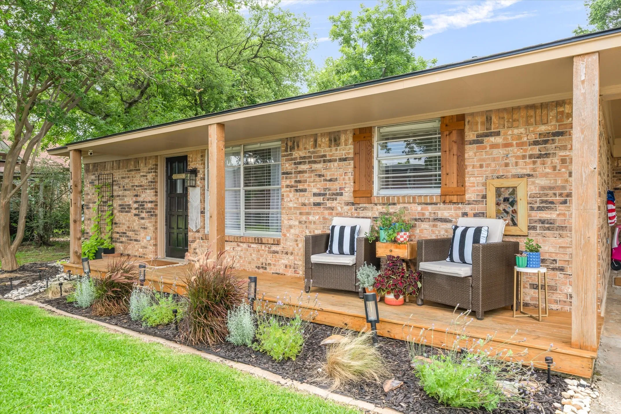 Single Family Residence For Sale in Van Zandt County , 151 W College Street, Canton, Texas 75103, 2 Bedroom, 2 Bathroom, Garage spaces, 1,095 Sqft, built in 1973, mls#21301894, Real Estate Agent in Canton, Homes For Sale in Van Zandt county, Homes For Sale in Canton, Realtor in Canton Texas, Real Estate Brokerage Independent Realty Texas, Luminita Cordes Realtor
