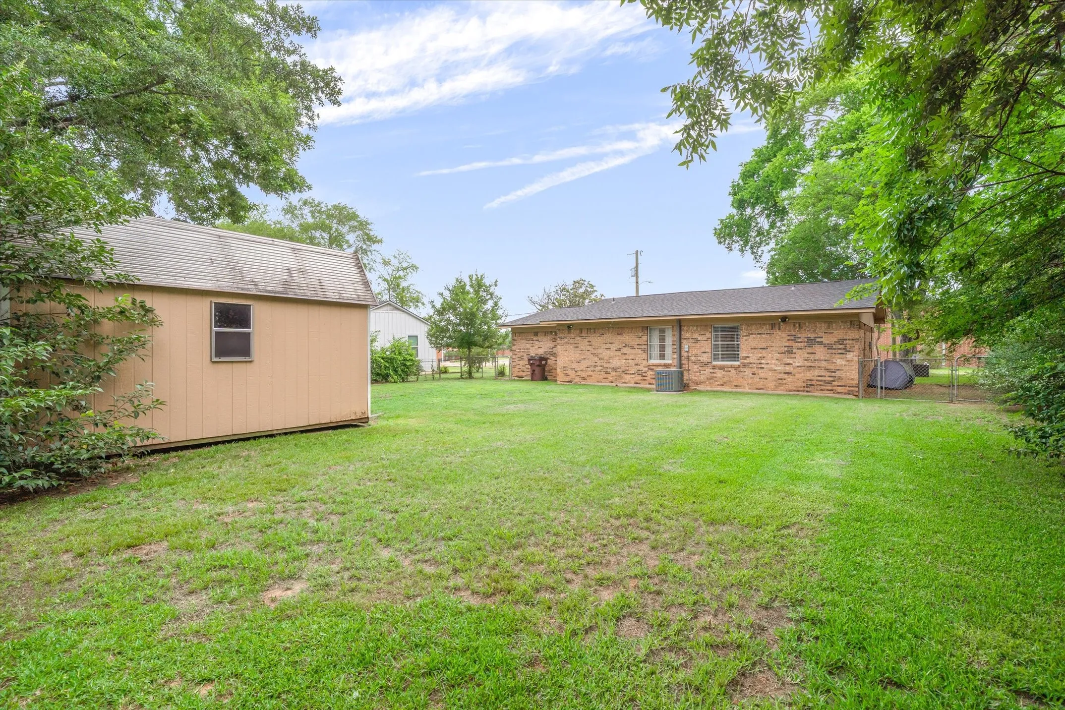 Single Family Residence For Sale in Van Zandt County , 151 W College Street, Canton, Texas 75103, 2 Bedroom, 2 Bathroom, Garage spaces, 1,095 Sqft, built in 1973, mls#21301894, Real Estate Agent in Canton, Homes For Sale in Van Zandt county, Homes For Sale in Canton, Realtor in Canton Texas, Real Estate Brokerage Independent Realty Texas, Luminita Cordes Realtor