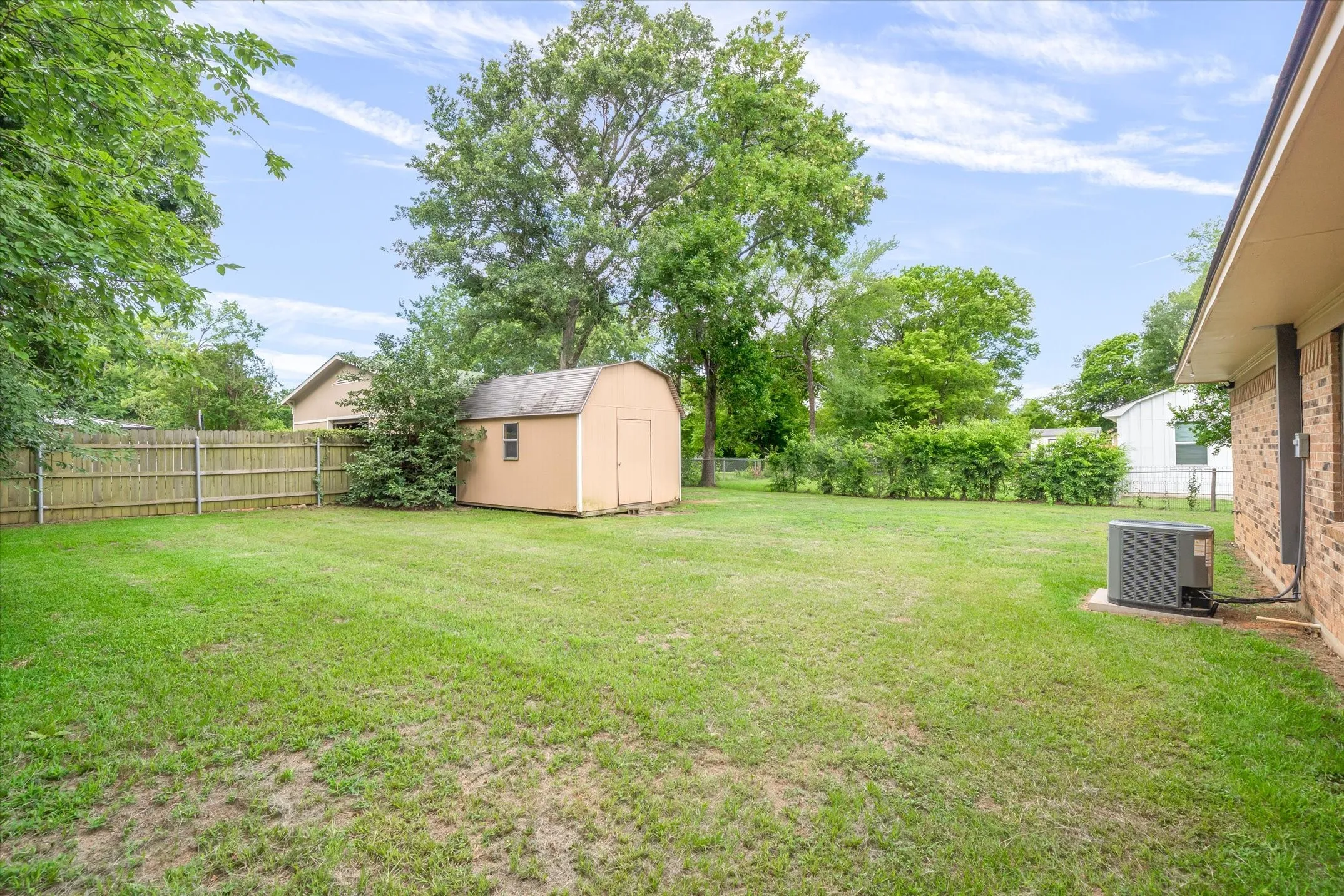 Single Family Residence For Sale in Van Zandt County , 151 W College Street, Canton, Texas 75103, 2 Bedroom, 2 Bathroom, Garage spaces, 1,095 Sqft, built in 1973, mls#21301894, Real Estate Agent in Canton, Homes For Sale in Van Zandt county, Homes For Sale in Canton, Realtor in Canton Texas, Real Estate Brokerage Independent Realty Texas, Luminita Cordes Realtor