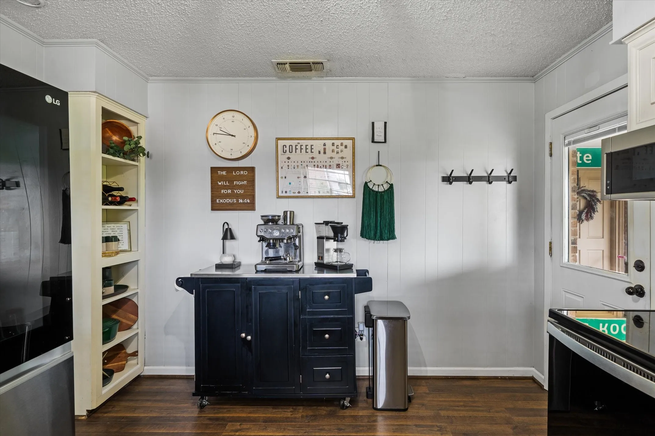 Single Family Residence For Sale in Van Zandt County , 151 W College Street, Canton, Texas 75103, 2 Bedroom, 2 Bathroom, Garage spaces, 1,095 Sqft, built in 1973, mls#21301894, Real Estate Agent in Canton, Homes For Sale in Van Zandt county, Homes For Sale in Canton, Realtor in Canton Texas, Real Estate Brokerage Independent Realty Texas, Luminita Cordes Realtor
