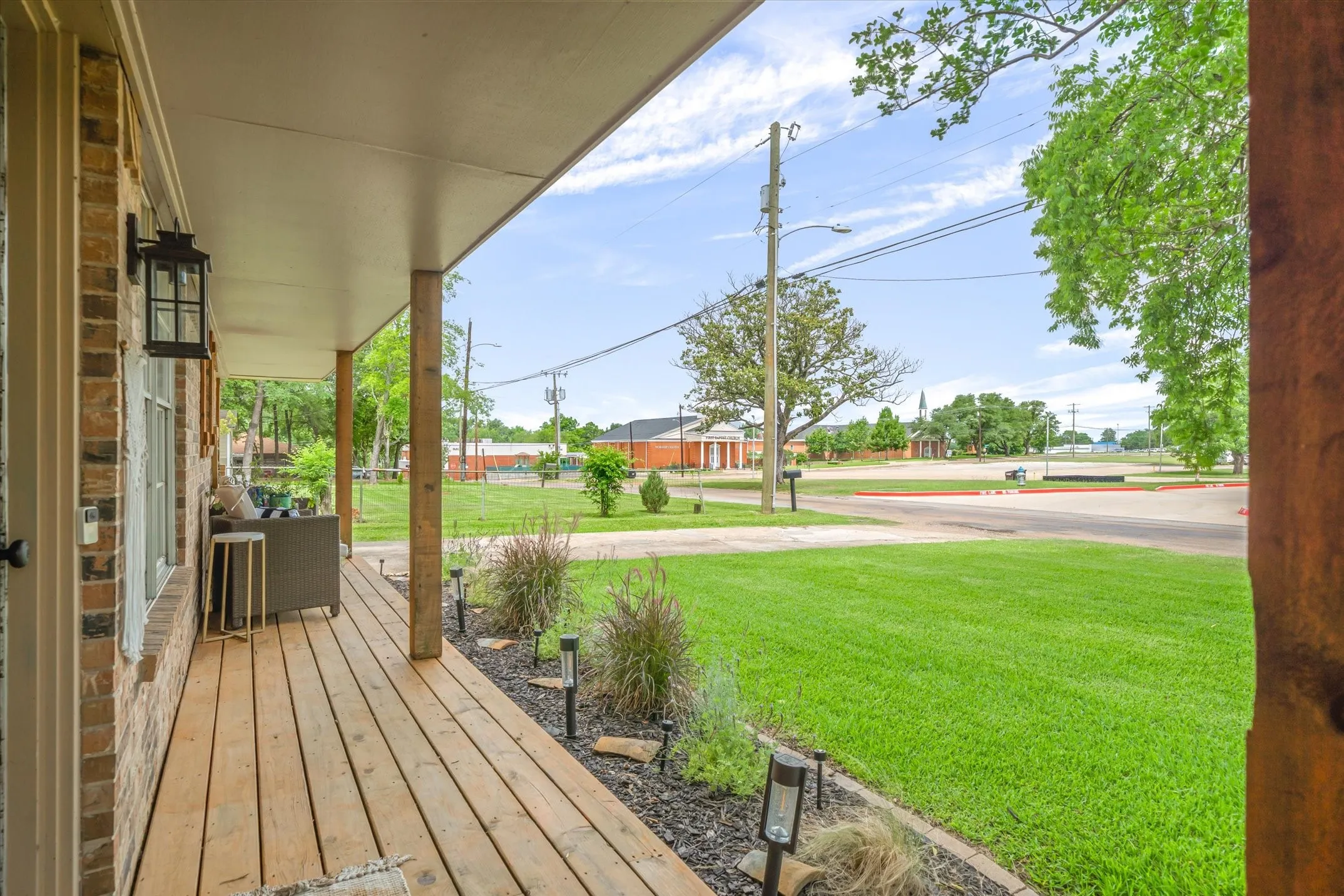 Single Family Residence For Sale in Van Zandt County , 151 W College Street, Canton, Texas 75103, 2 Bedroom, 2 Bathroom, Garage spaces, 1,095 Sqft, built in 1973, mls#21301894, Real Estate Agent in Canton, Homes For Sale in Van Zandt county, Homes For Sale in Canton, Realtor in Canton Texas, Real Estate Brokerage Independent Realty Texas, Luminita Cordes Realtor
