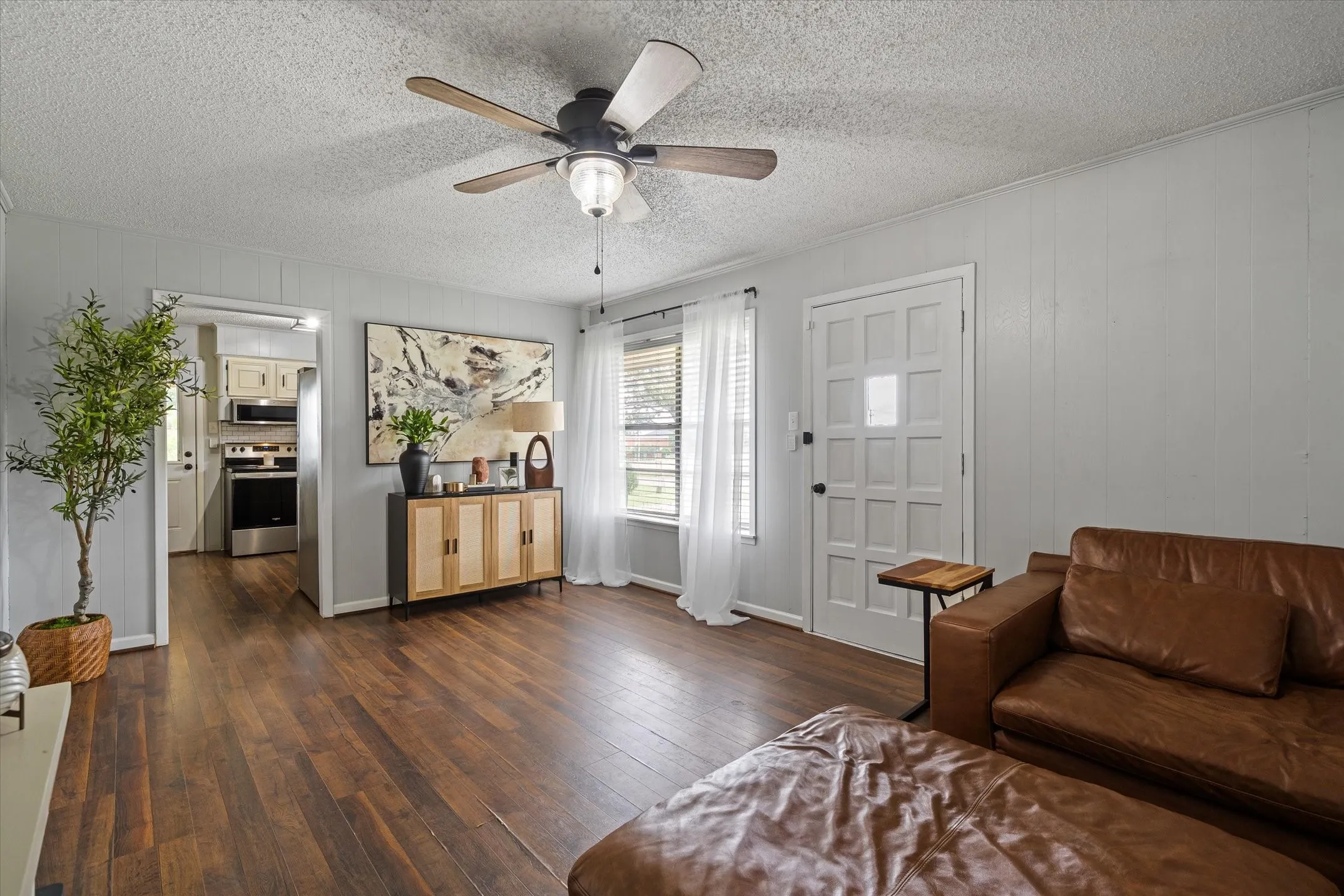 Single Family Residence For Sale in Van Zandt County , 151 W College Street, Canton, Texas 75103, 2 Bedroom, 2 Bathroom, Garage spaces, 1,095 Sqft, built in 1973, mls#21301894, Real Estate Agent in Canton, Homes For Sale in Van Zandt county, Homes For Sale in Canton, Realtor in Canton Texas, Real Estate Brokerage Independent Realty Texas, Luminita Cordes Realtor