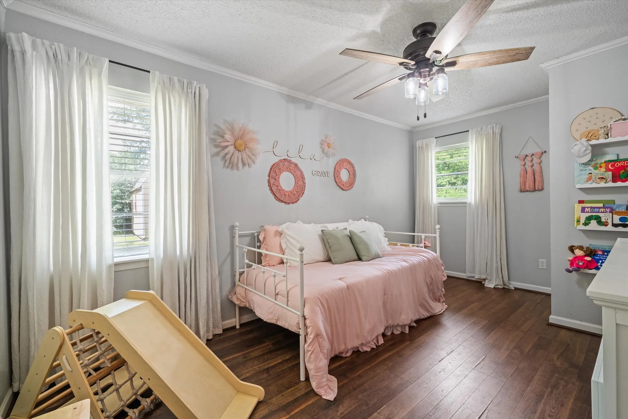 Single Family Residence For Sale in Van Zandt County , 151 W College Street, Canton, Texas 75103, 2 Bedroom, 2 Bathroom, Garage spaces, 1,095 Sqft, built in 1973, mls#21301894, Real Estate Agent in Canton, Homes For Sale in Van Zandt county, Homes For Sale in Canton, Realtor in Canton Texas, Real Estate Brokerage Independent Realty Texas, Luminita Cordes Realtor