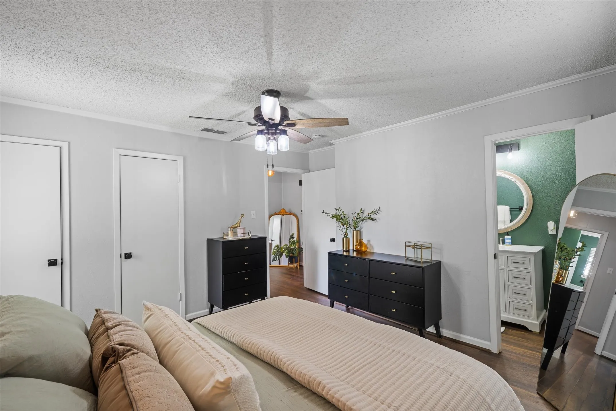 Single Family Residence For Sale in Van Zandt County , 151 W College Street, Canton, Texas 75103, 2 Bedroom, 2 Bathroom, Garage spaces, 1,095 Sqft, built in 1973, mls#21301894, Real Estate Agent in Canton, Homes For Sale in Van Zandt county, Homes For Sale in Canton, Realtor in Canton Texas, Real Estate Brokerage Independent Realty Texas, Luminita Cordes Realtor