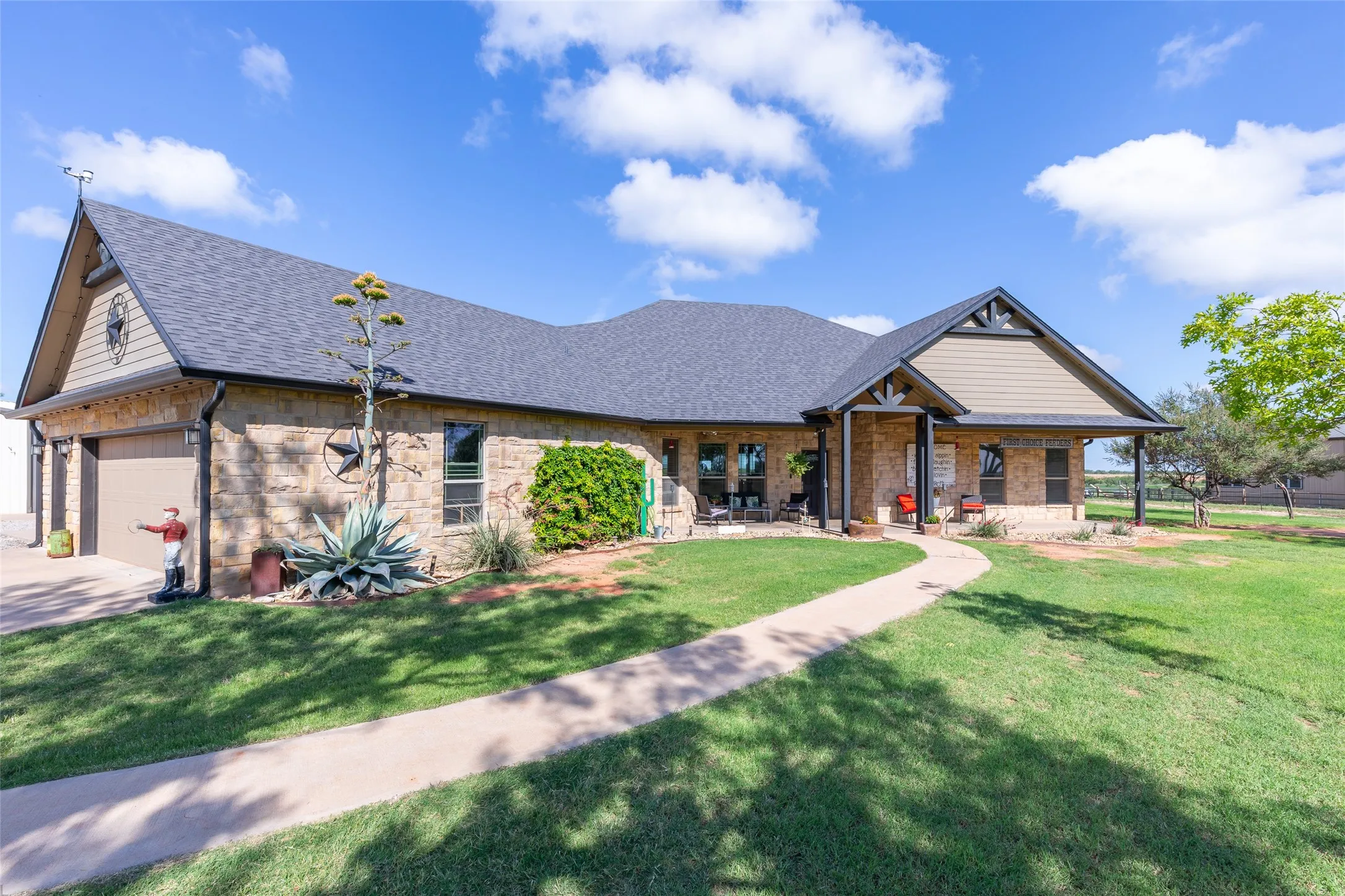 Single Family Residence For Sale in Taylor County , 218 County Road 256, Abilene, Texas 79606, 4 Bedroom, 2 Bathroom, 2 Garage spaces, 2,433 Sqft, built in 2012, mls#21298159, Real Estate Agent in Abilene, Homes For Sale in Taylor county, Homes For Sale in Abilene, Realtor in Abilene Texas, Real Estate Brokerage Independent Realty Texas, Luminita Cordes Realtor