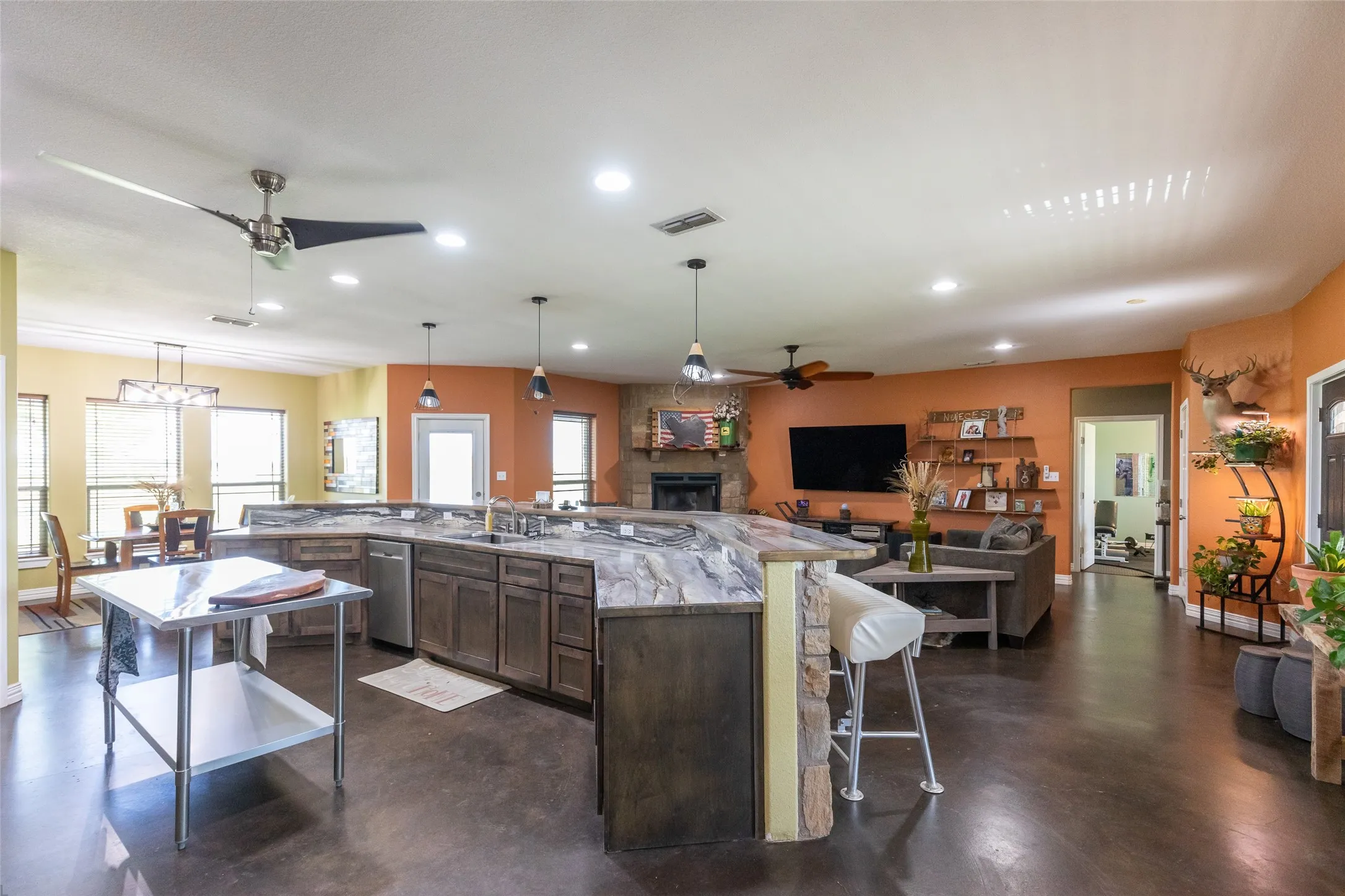 Single Family Residence For Sale in Taylor County , 218 County Road 256, Abilene, Texas 79606, 4 Bedroom, 2 Bathroom, 2 Garage spaces, 2,433 Sqft, built in 2012, mls#21298159, Real Estate Agent in Abilene, Homes For Sale in Taylor county, Homes For Sale in Abilene, Realtor in Abilene Texas, Real Estate Brokerage Independent Realty Texas, Luminita Cordes Realtor