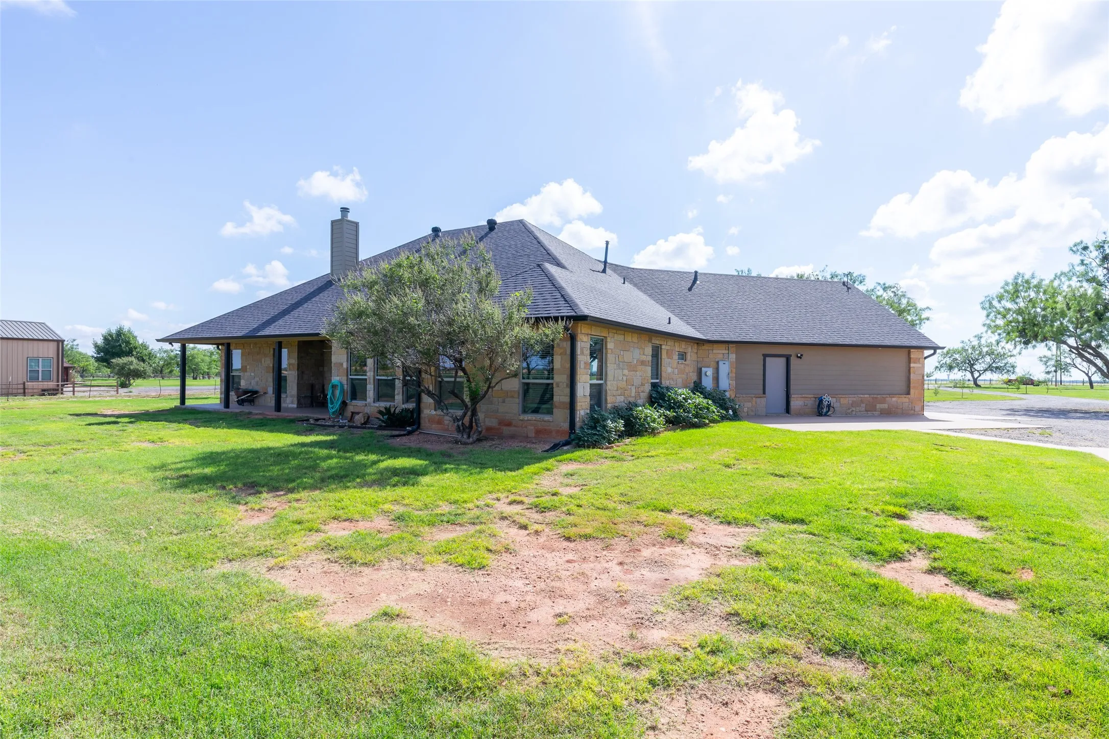 Single Family Residence For Sale in Taylor County , 218 County Road 256, Abilene, Texas 79606, 4 Bedroom, 2 Bathroom, 2 Garage spaces, 2,433 Sqft, built in 2012, mls#21298159, Real Estate Agent in Abilene, Homes For Sale in Taylor county, Homes For Sale in Abilene, Realtor in Abilene Texas, Real Estate Brokerage Independent Realty Texas, Luminita Cordes Realtor