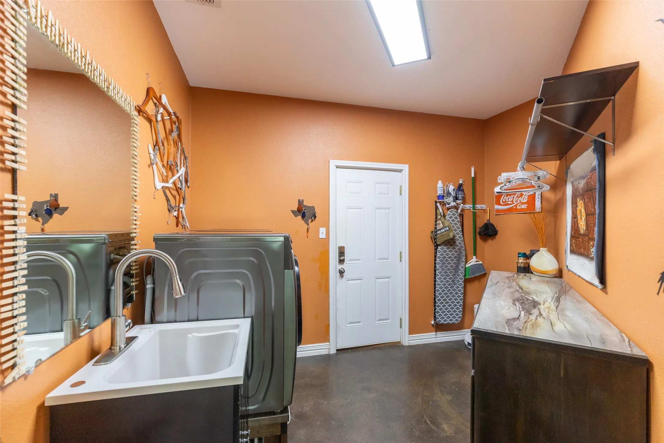 Single Family Residence For Sale in Taylor County , 218 County Road 256, Abilene, Texas 79606, 4 Bedroom, 2 Bathroom, 2 Garage spaces, 2,433 Sqft, built in 2012, mls#21298159, Real Estate Agent in Abilene, Homes For Sale in Taylor county, Homes For Sale in Abilene, Realtor in Abilene Texas, Real Estate Brokerage Independent Realty Texas, Luminita Cordes Realtor