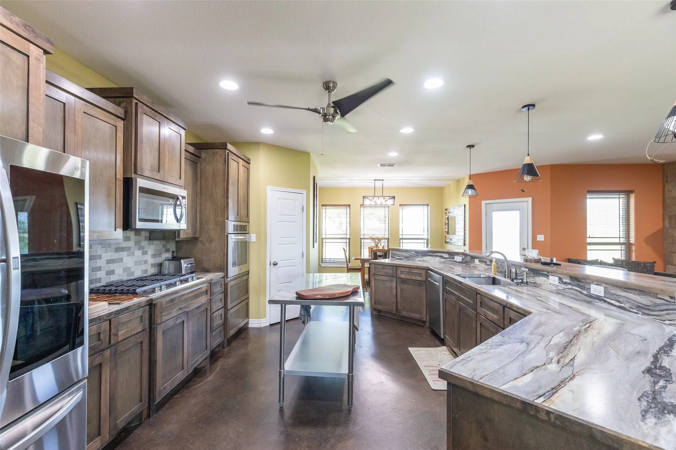 Single Family Residence For Sale in Taylor County , 218 County Road 256, Abilene, Texas 79606, 4 Bedroom, 2 Bathroom, 2 Garage spaces, 2,433 Sqft, built in 2012, mls#21298159, Real Estate Agent in Abilene, Homes For Sale in Taylor county, Homes For Sale in Abilene, Realtor in Abilene Texas, Real Estate Brokerage Independent Realty Texas, Luminita Cordes Realtor
