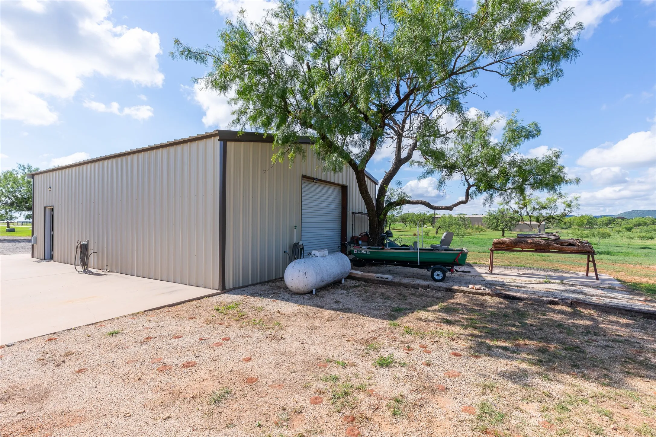 Single Family Residence For Sale in Taylor County , 218 County Road 256, Abilene, Texas 79606, 4 Bedroom, 2 Bathroom, 2 Garage spaces, 2,433 Sqft, built in 2012, mls#21298159, Real Estate Agent in Abilene, Homes For Sale in Taylor county, Homes For Sale in Abilene, Realtor in Abilene Texas, Real Estate Brokerage Independent Realty Texas, Luminita Cordes Realtor