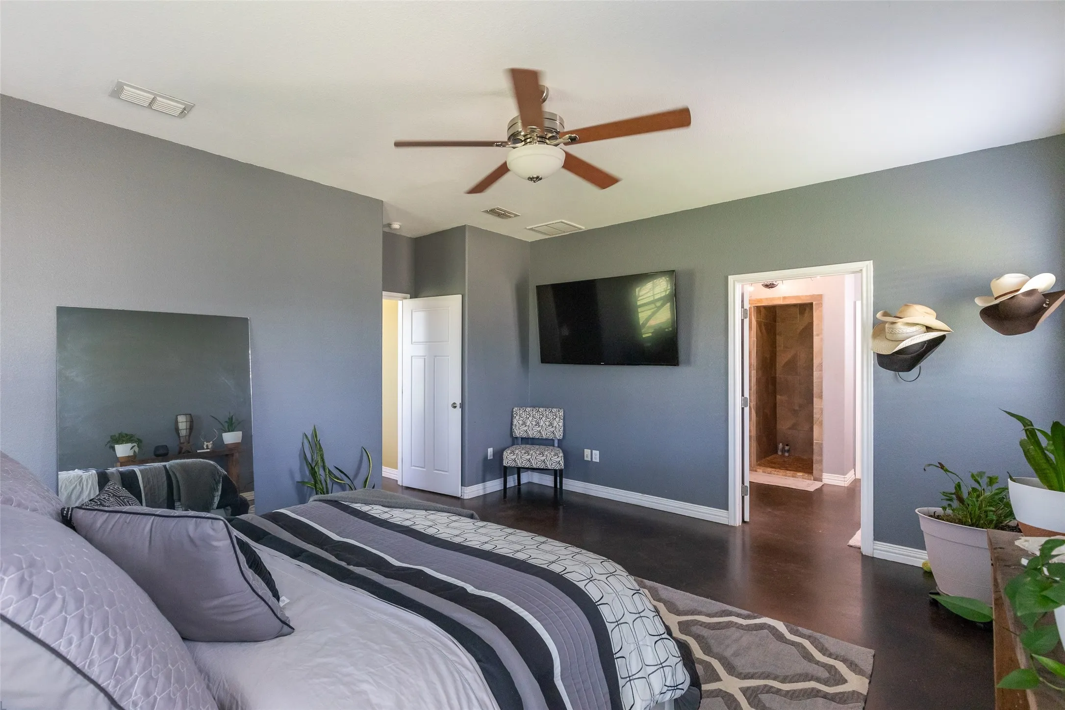 Single Family Residence For Sale in Taylor County , 218 County Road 256, Abilene, Texas 79606, 4 Bedroom, 2 Bathroom, 2 Garage spaces, 2,433 Sqft, built in 2012, mls#21298159, Real Estate Agent in Abilene, Homes For Sale in Taylor county, Homes For Sale in Abilene, Realtor in Abilene Texas, Real Estate Brokerage Independent Realty Texas, Luminita Cordes Realtor