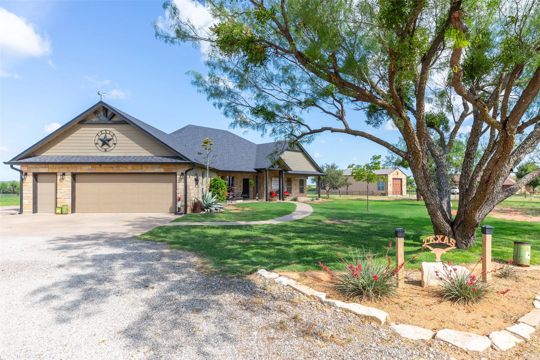 Single Family Residence For Sale in Taylor County , 218 County Road 256, Abilene, Texas 79606, 4 Bedroom, 2 Bathroom, 2 Garage spaces, 2,433 Sqft, built in 2012, mls#21298159, Real Estate Agent in Abilene, Homes For Sale in Taylor county, Homes For Sale in Abilene, Realtor in Abilene Texas, Real Estate Brokerage Independent Realty Texas, Luminita Cordes Realtor