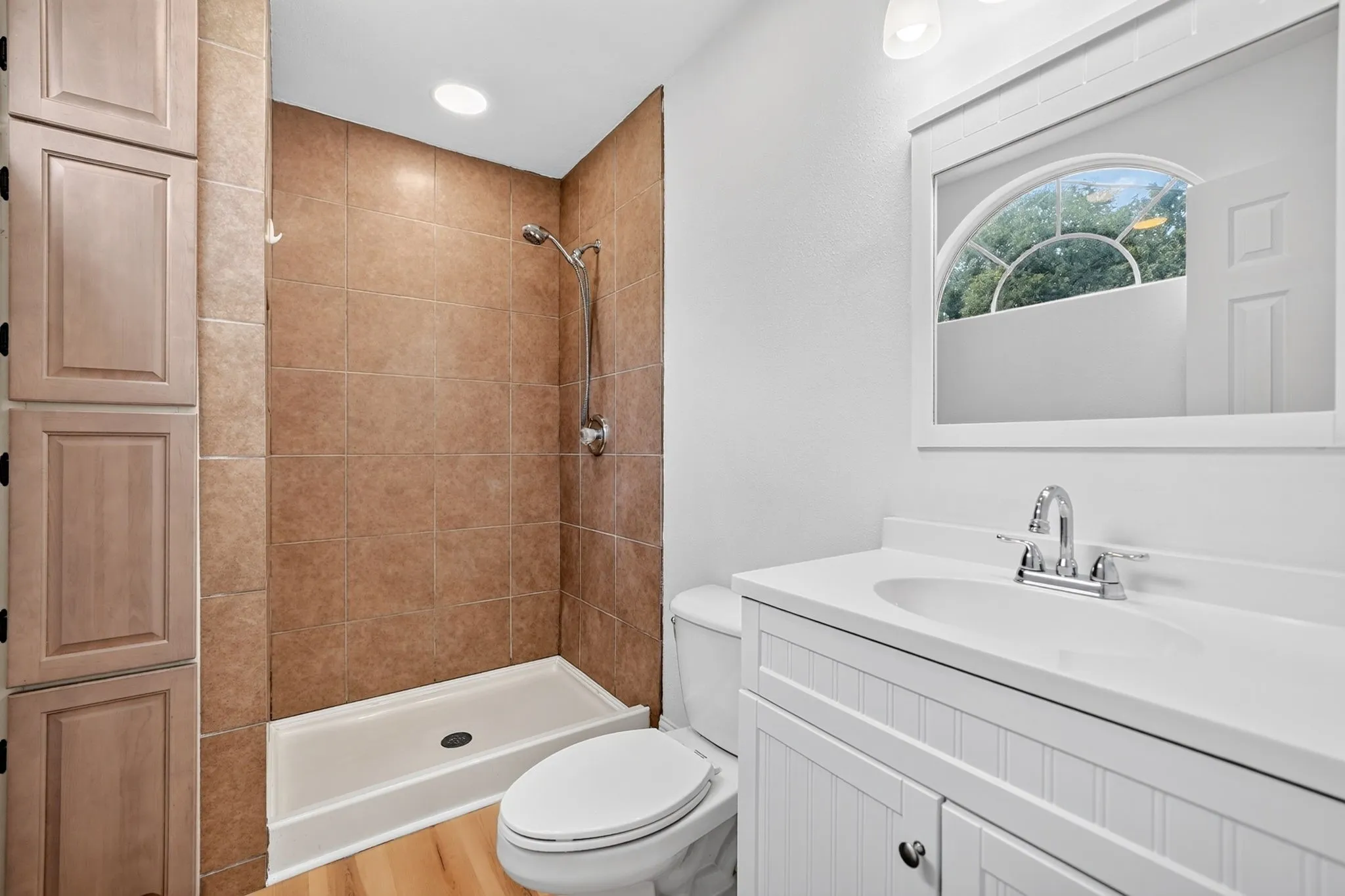 Single Family Residence For Sale in Hunt County , 10302 County Road 3705, Quinlan, Texas 75474, 3 Bedroom, 2 Bathroom, Garage spaces, 1,056 Sqft, built in 1977, mls#21302627, Real Estate Agent in Quinlan, Homes For Sale in Hunt county, Homes For Sale in Quinlan, Realtor in Quinlan Texas, Real Estate Brokerage Independent Realty Texas, Luminita Cordes Realtor