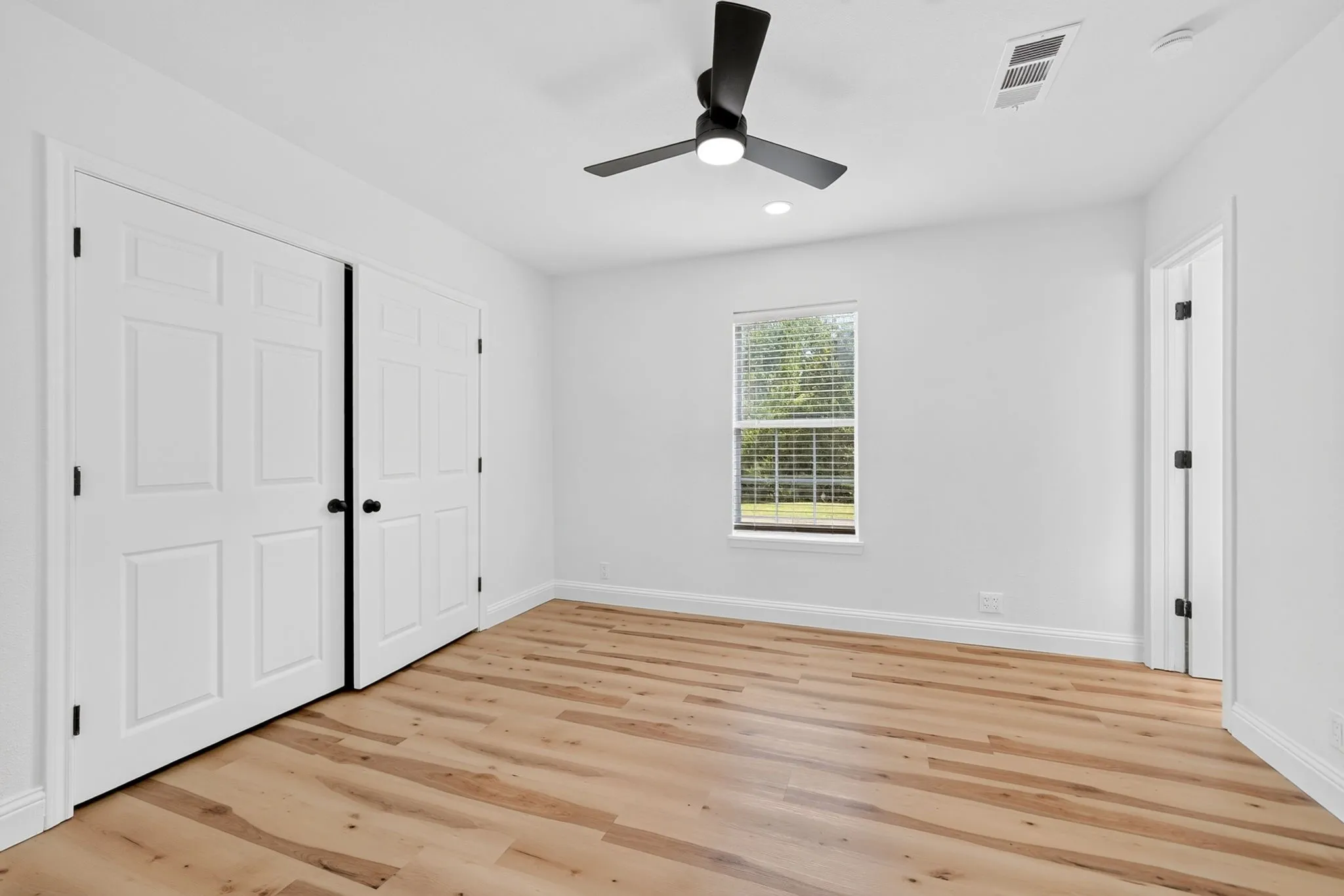 Single Family Residence For Sale in Hunt County , 10302 County Road 3705, Quinlan, Texas 75474, 3 Bedroom, 2 Bathroom, Garage spaces, 1,056 Sqft, built in 1977, mls#21302627, Real Estate Agent in Quinlan, Homes For Sale in Hunt county, Homes For Sale in Quinlan, Realtor in Quinlan Texas, Real Estate Brokerage Independent Realty Texas, Luminita Cordes Realtor