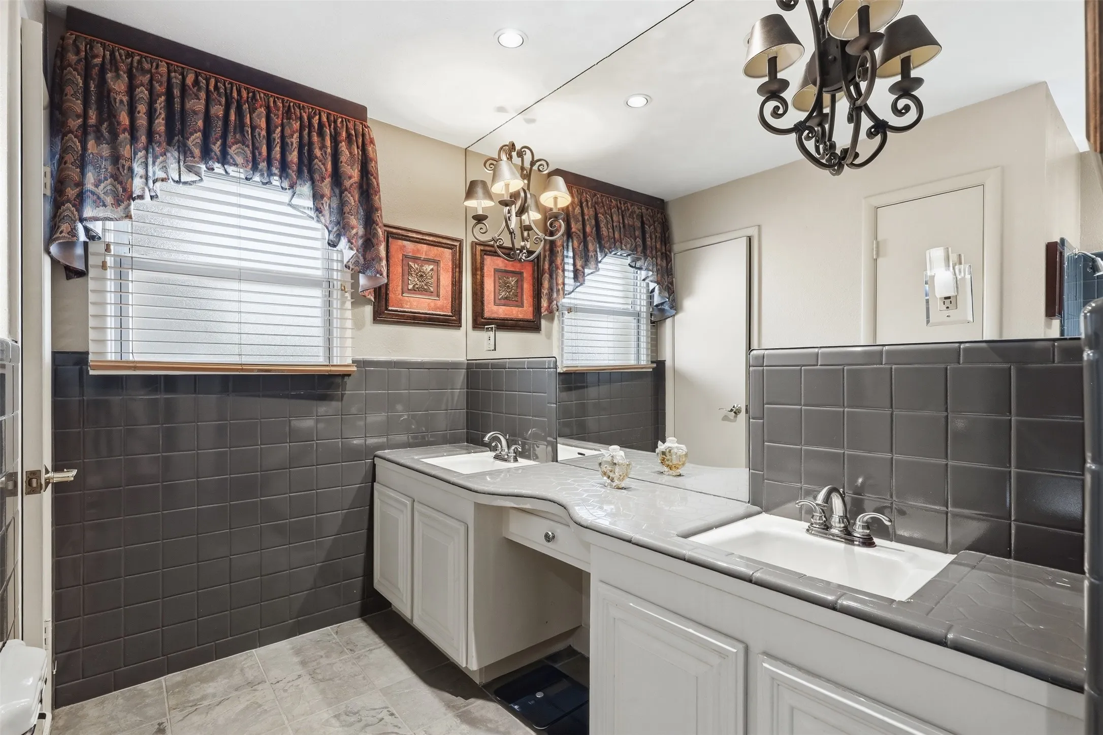 Single Family Residence For Sale in Tarrant County , 4004 Angus Drive, Fort Worth, Texas 76116, 4 Bedroom, 4 Bathroom, 2 Garage spaces, 5,178 Sqft, built in 1960, mls#21302817, Real Estate Agent in Fort Worth, Homes For Sale in Tarrant county, Homes For Sale in Fort Worth, Realtor in Fort Worth Texas, Real Estate Brokerage Independent Realty Texas, Luminita Cordes Realtor