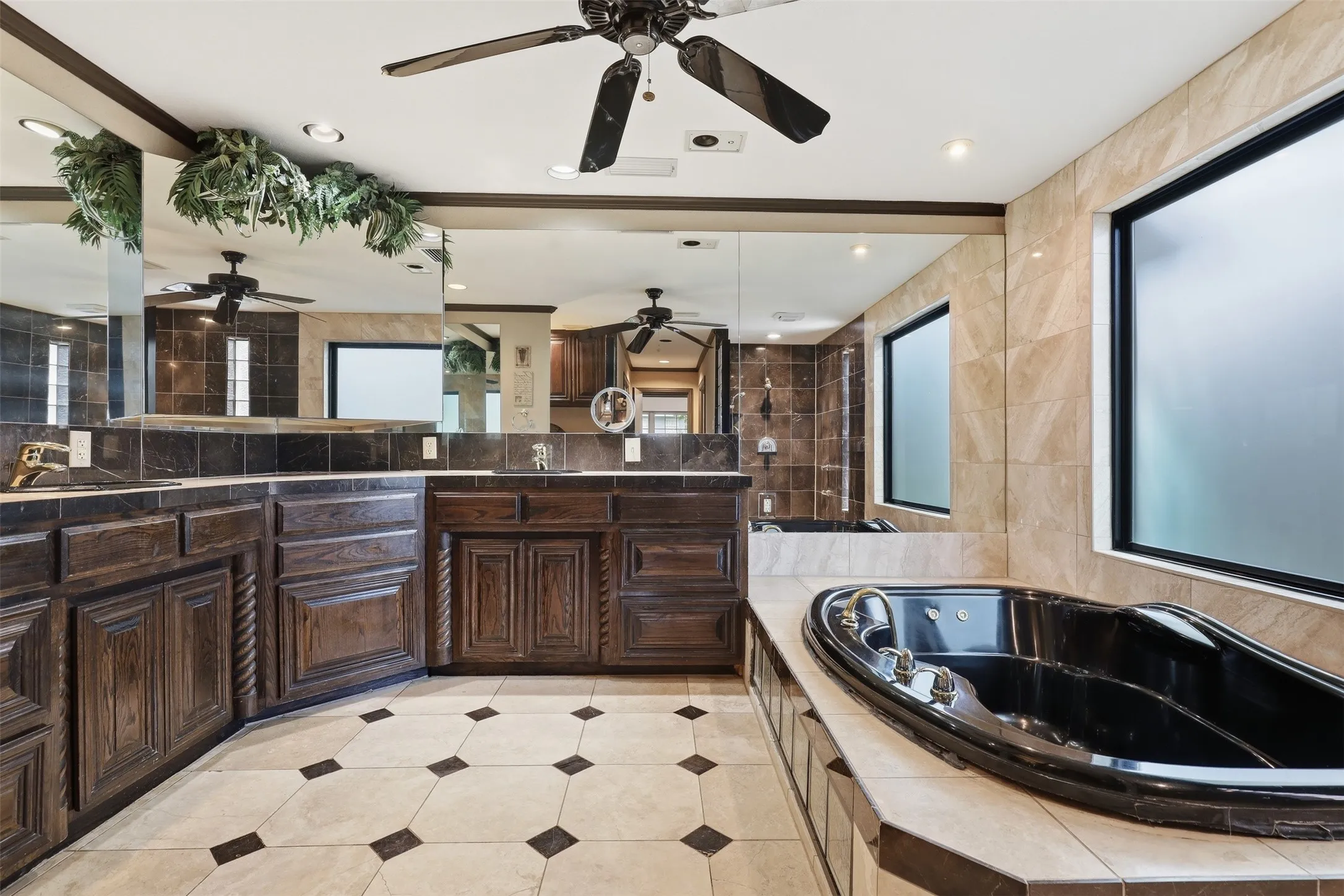 Single Family Residence For Sale in Tarrant County , 4004 Angus Drive, Fort Worth, Texas 76116, 4 Bedroom, 4 Bathroom, 2 Garage spaces, 5,178 Sqft, built in 1960, mls#21302817, Real Estate Agent in Fort Worth, Homes For Sale in Tarrant county, Homes For Sale in Fort Worth, Realtor in Fort Worth Texas, Real Estate Brokerage Independent Realty Texas, Luminita Cordes Realtor