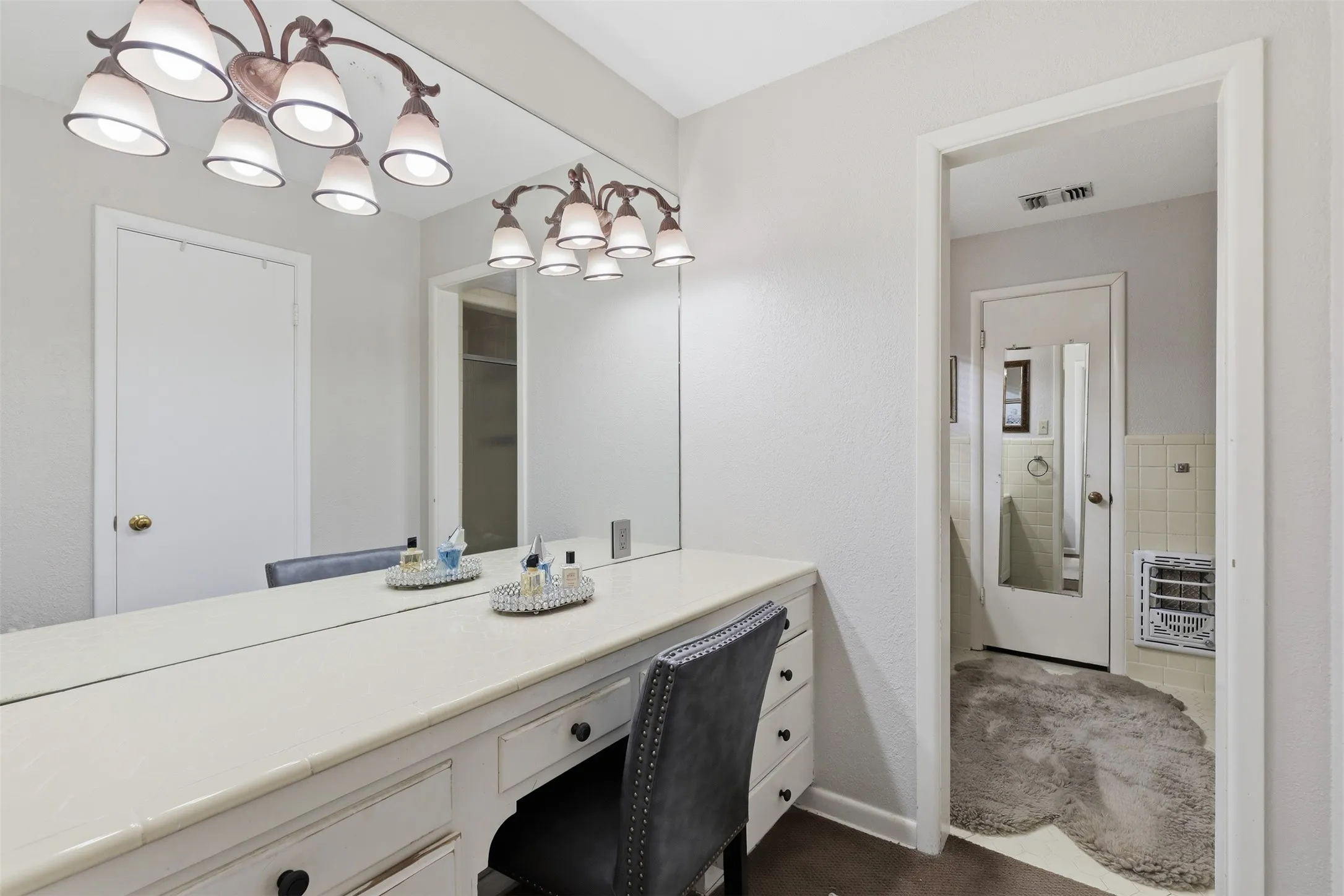 Single Family Residence For Sale in Tarrant County , 4004 Angus Drive, Fort Worth, Texas 76116, 4 Bedroom, 4 Bathroom, 2 Garage spaces, 5,178 Sqft, built in 1960, mls#21302817, Real Estate Agent in Fort Worth, Homes For Sale in Tarrant county, Homes For Sale in Fort Worth, Realtor in Fort Worth Texas, Real Estate Brokerage Independent Realty Texas, Luminita Cordes Realtor