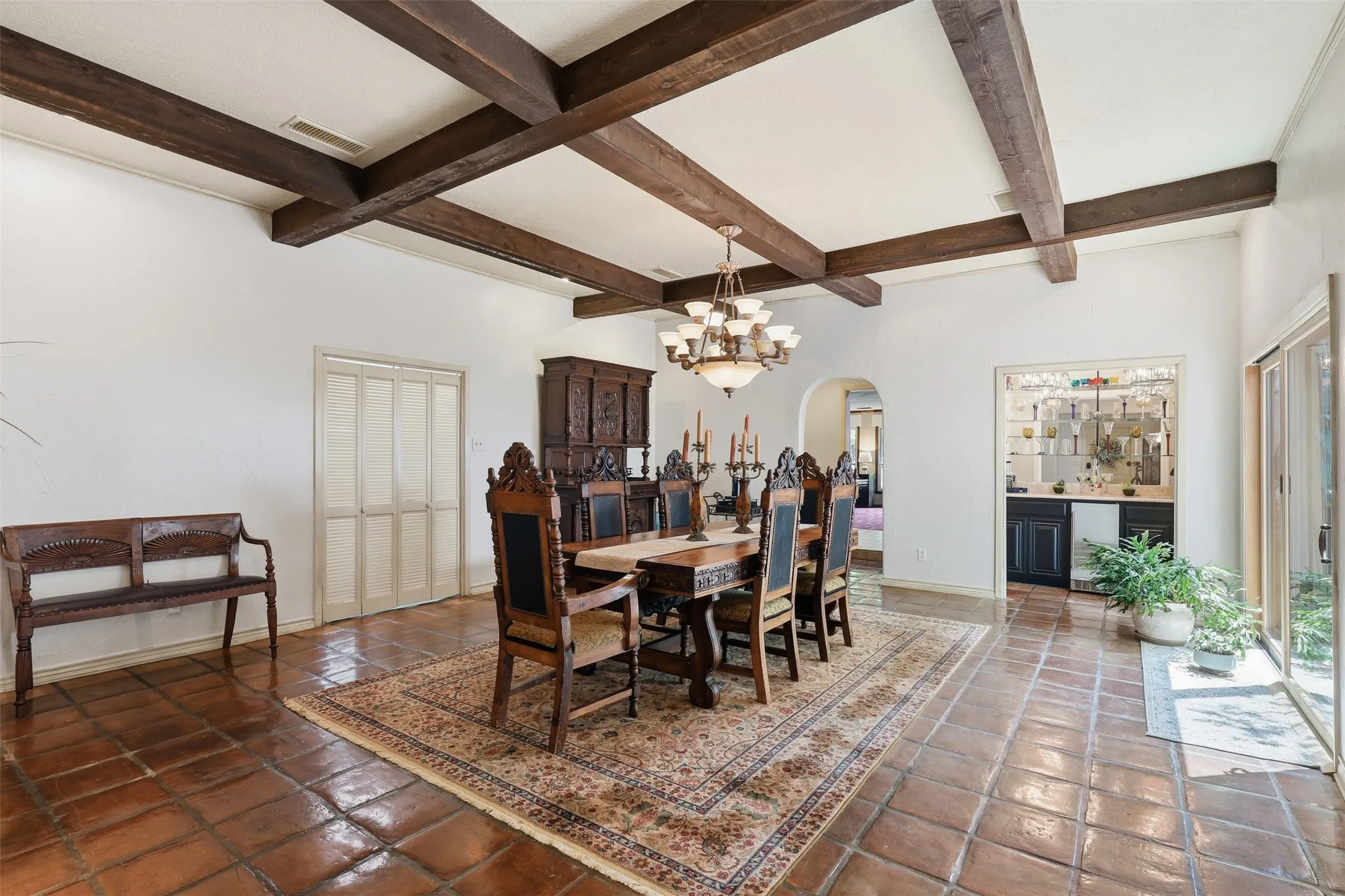 Single Family Residence For Sale in Tarrant County , 4004 Angus Drive, Fort Worth, Texas 76116, 4 Bedroom, 4 Bathroom, 2 Garage spaces, 5,178 Sqft, built in 1960, mls#21302817, Real Estate Agent in Fort Worth, Homes For Sale in Tarrant county, Homes For Sale in Fort Worth, Realtor in Fort Worth Texas, Real Estate Brokerage Independent Realty Texas, Luminita Cordes Realtor